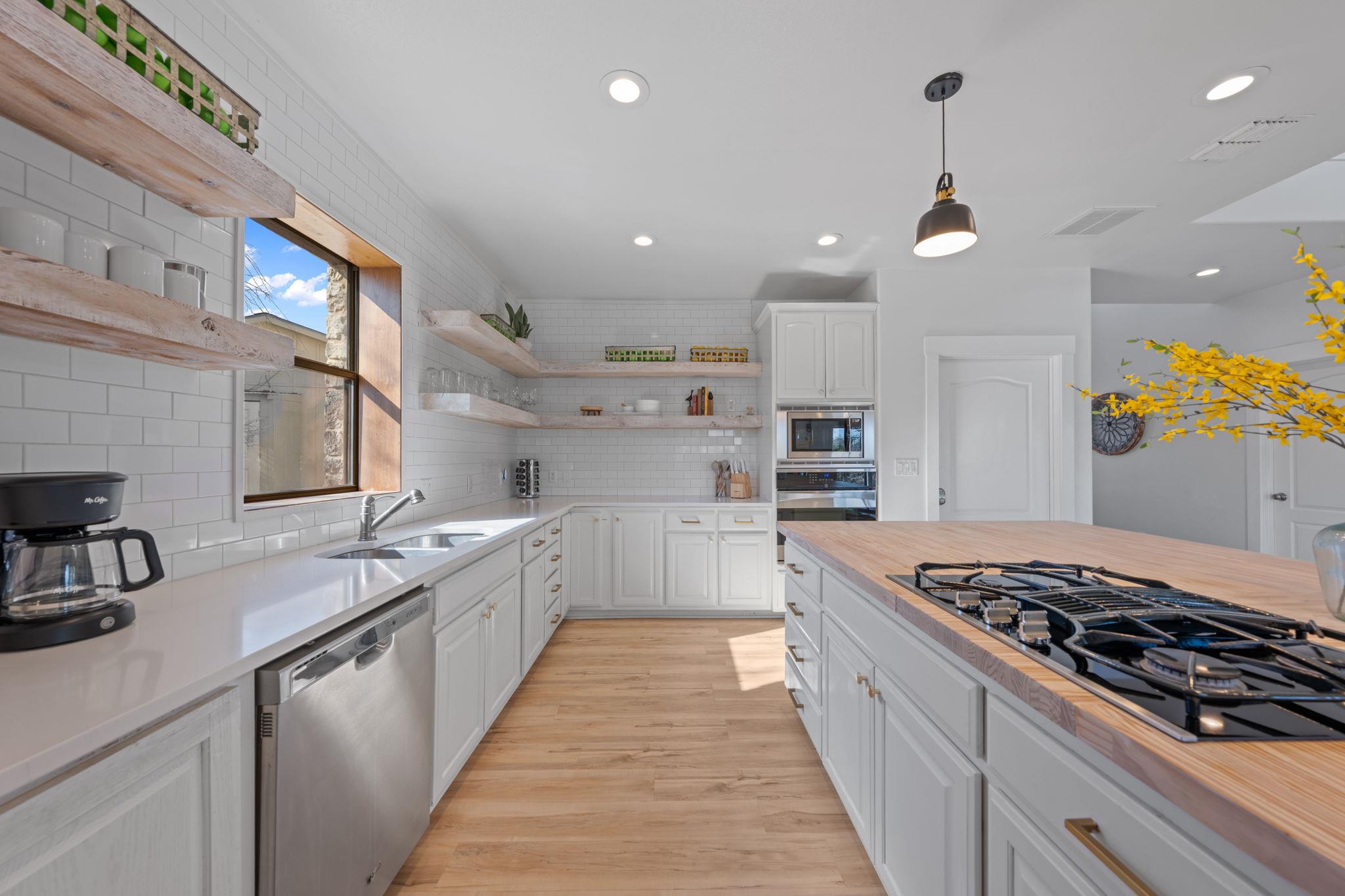 117 Point Rd, Fredericksburg, TX 78624