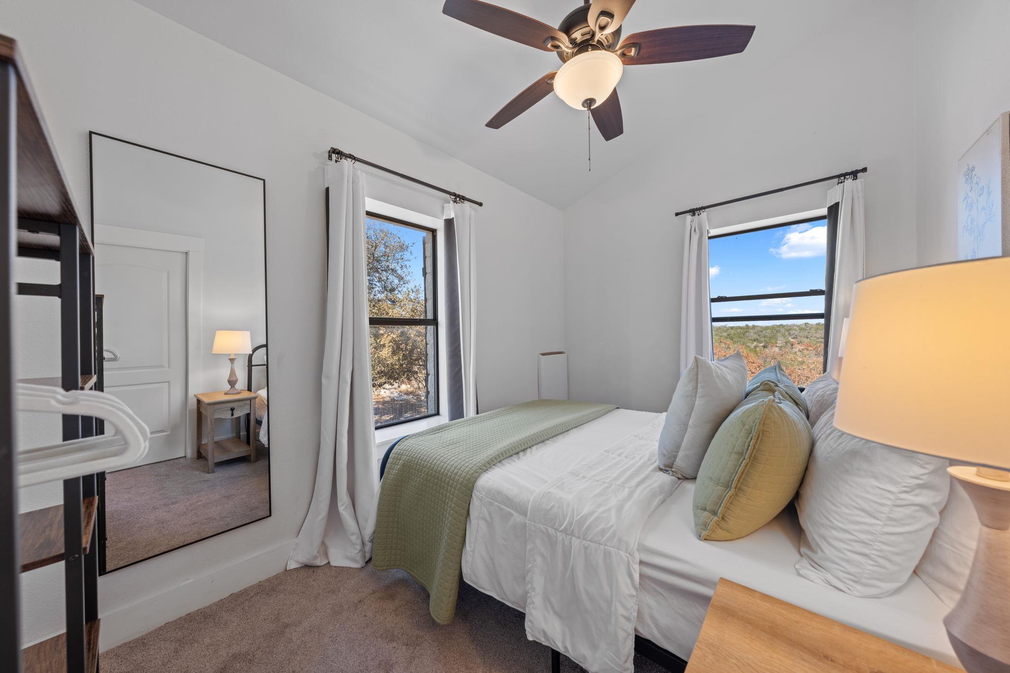 117 Point Rd, Fredericksburg, TX 78624