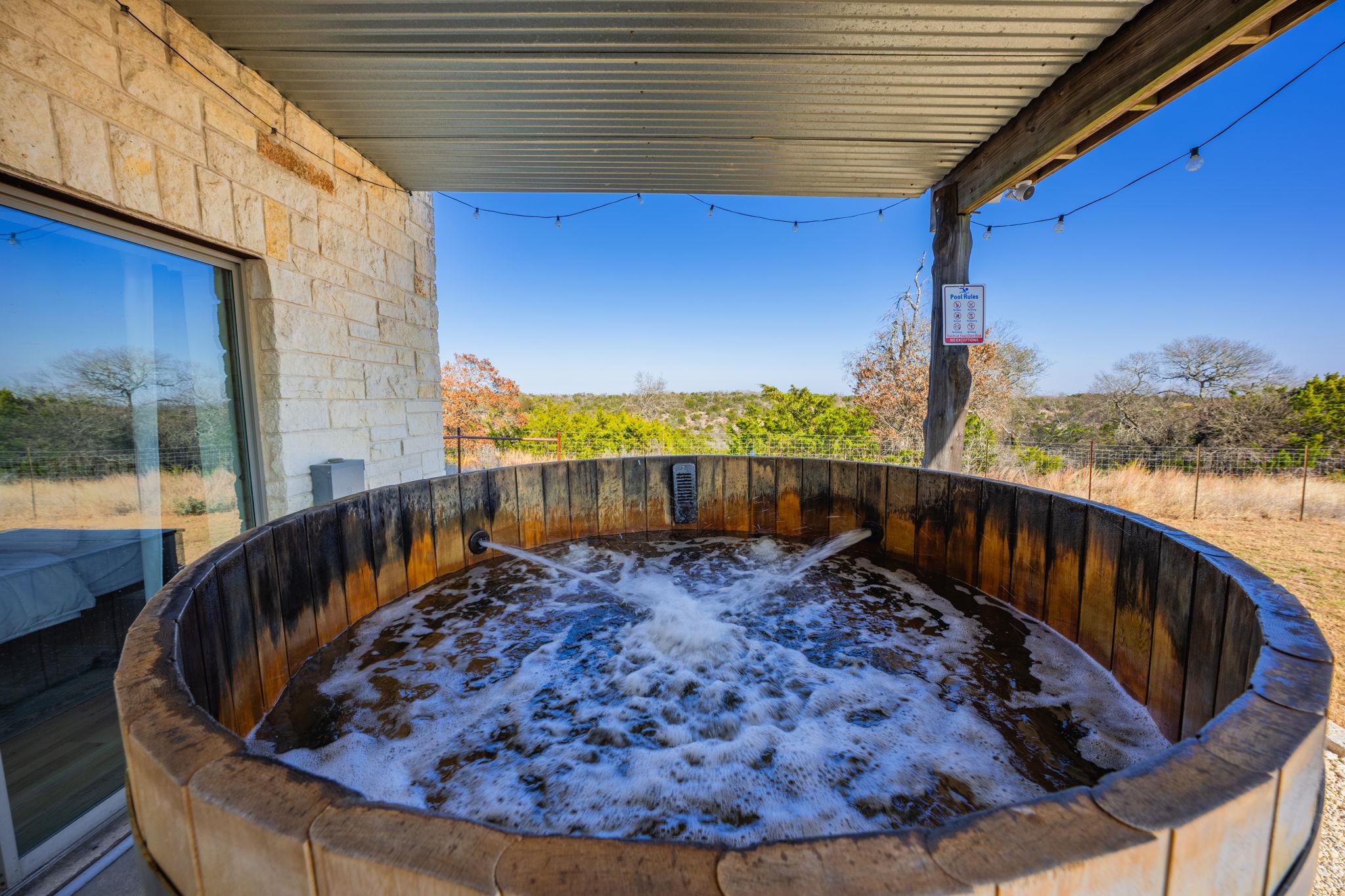 117 Point Rd, Fredericksburg, TX 78624