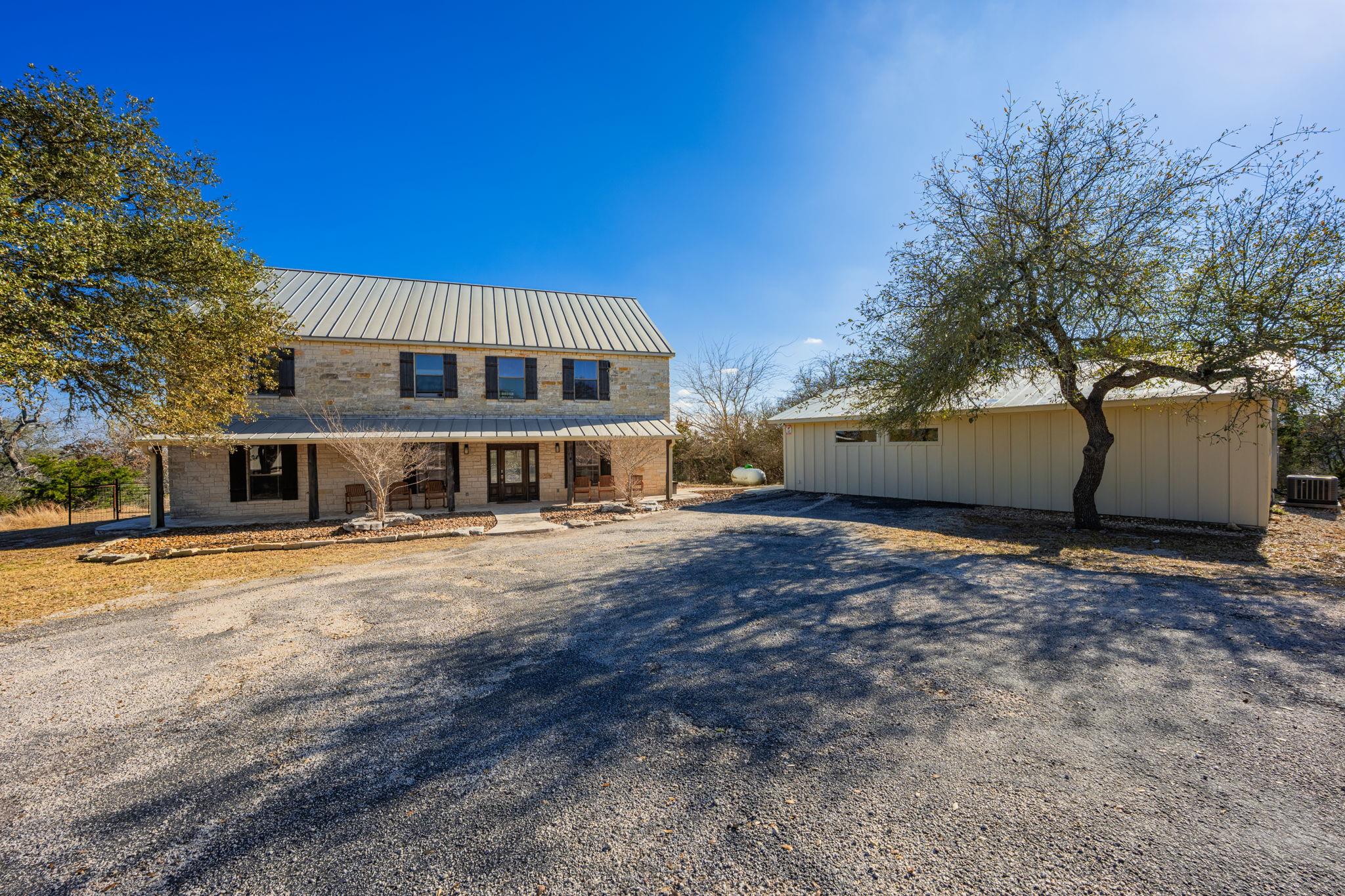 117 Point Rd, Fredericksburg, TX 78624