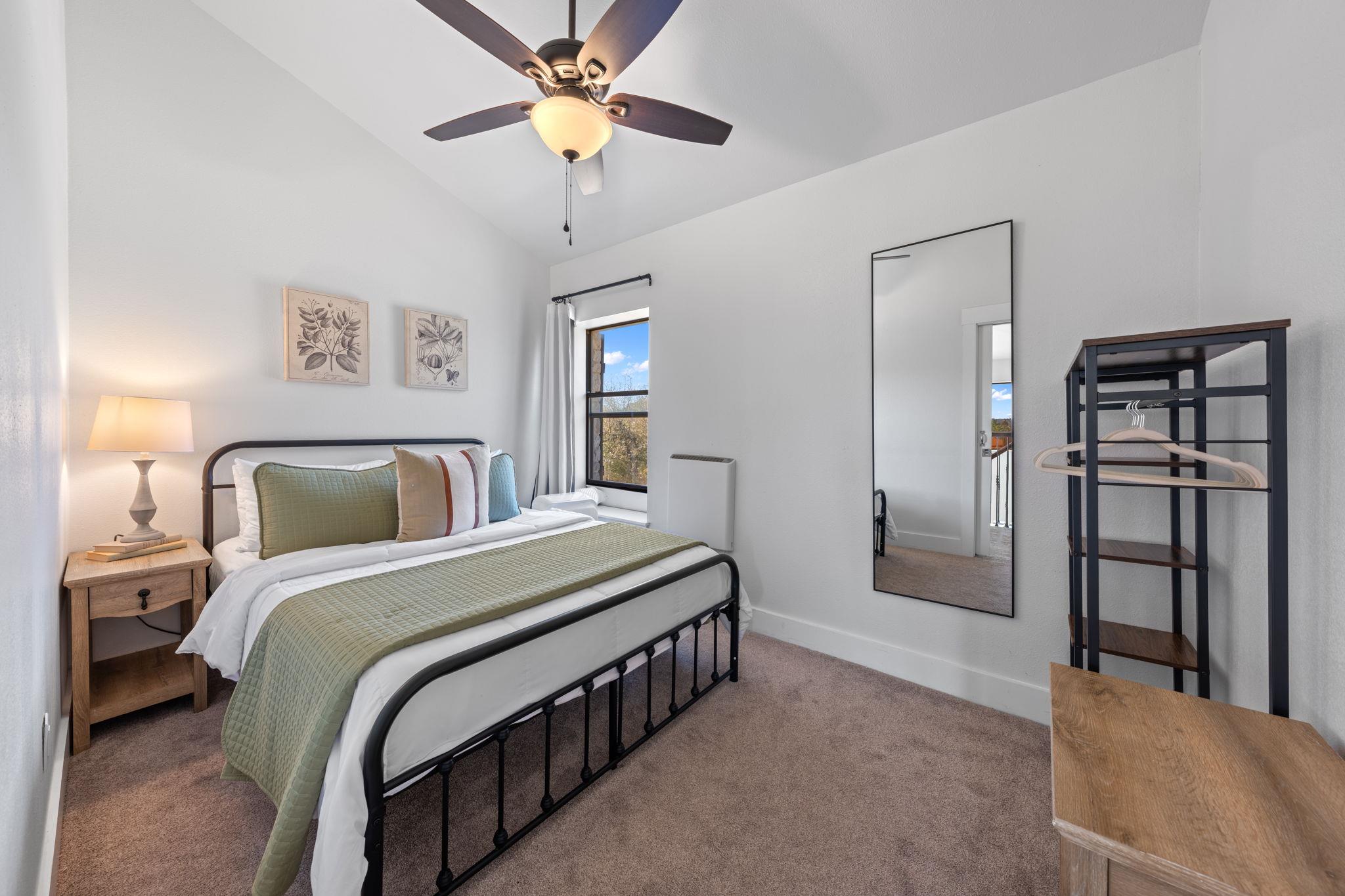 117 Point Rd, Fredericksburg, TX 78624