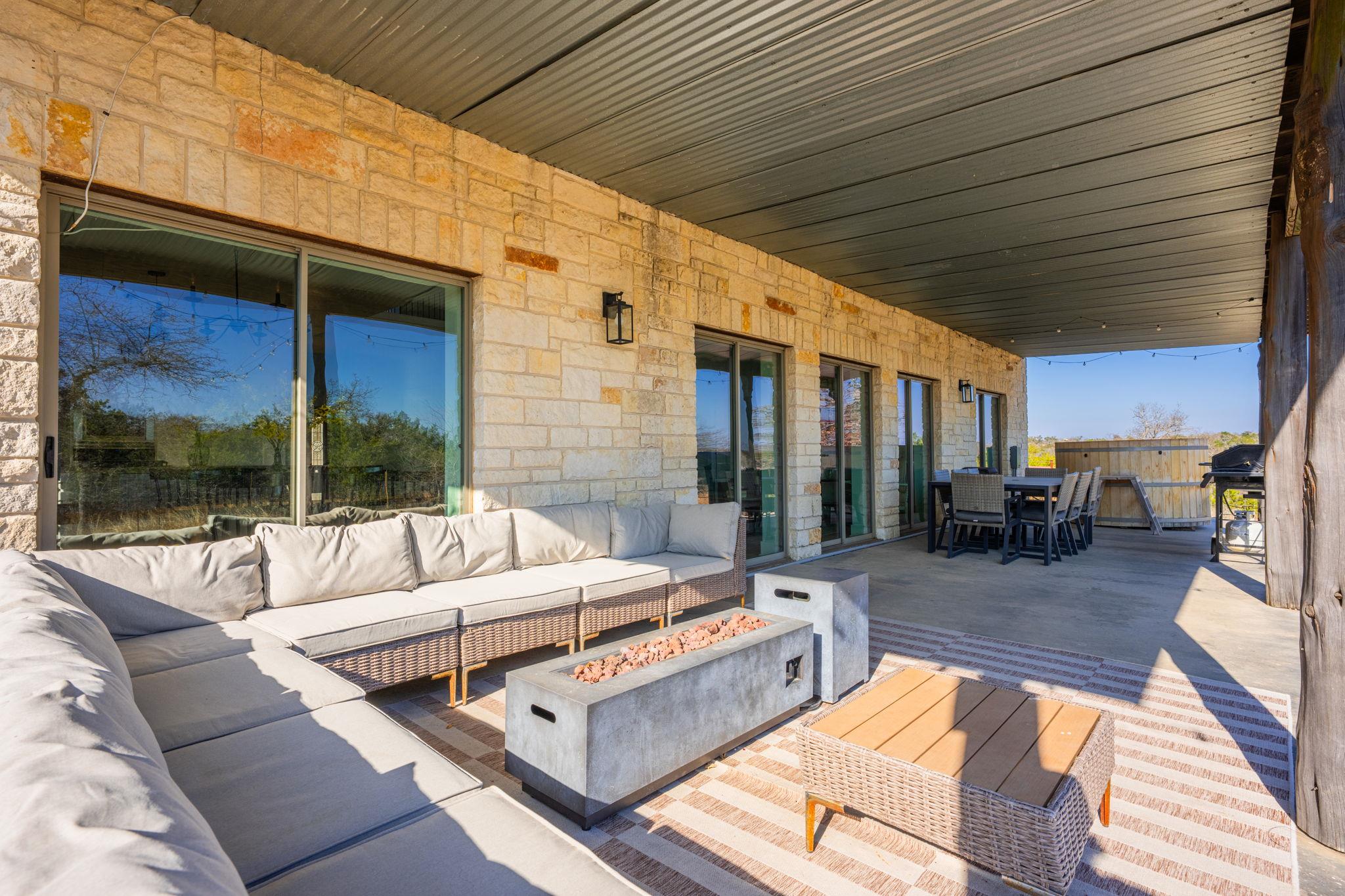 117 Point Rd, Fredericksburg, TX 78624