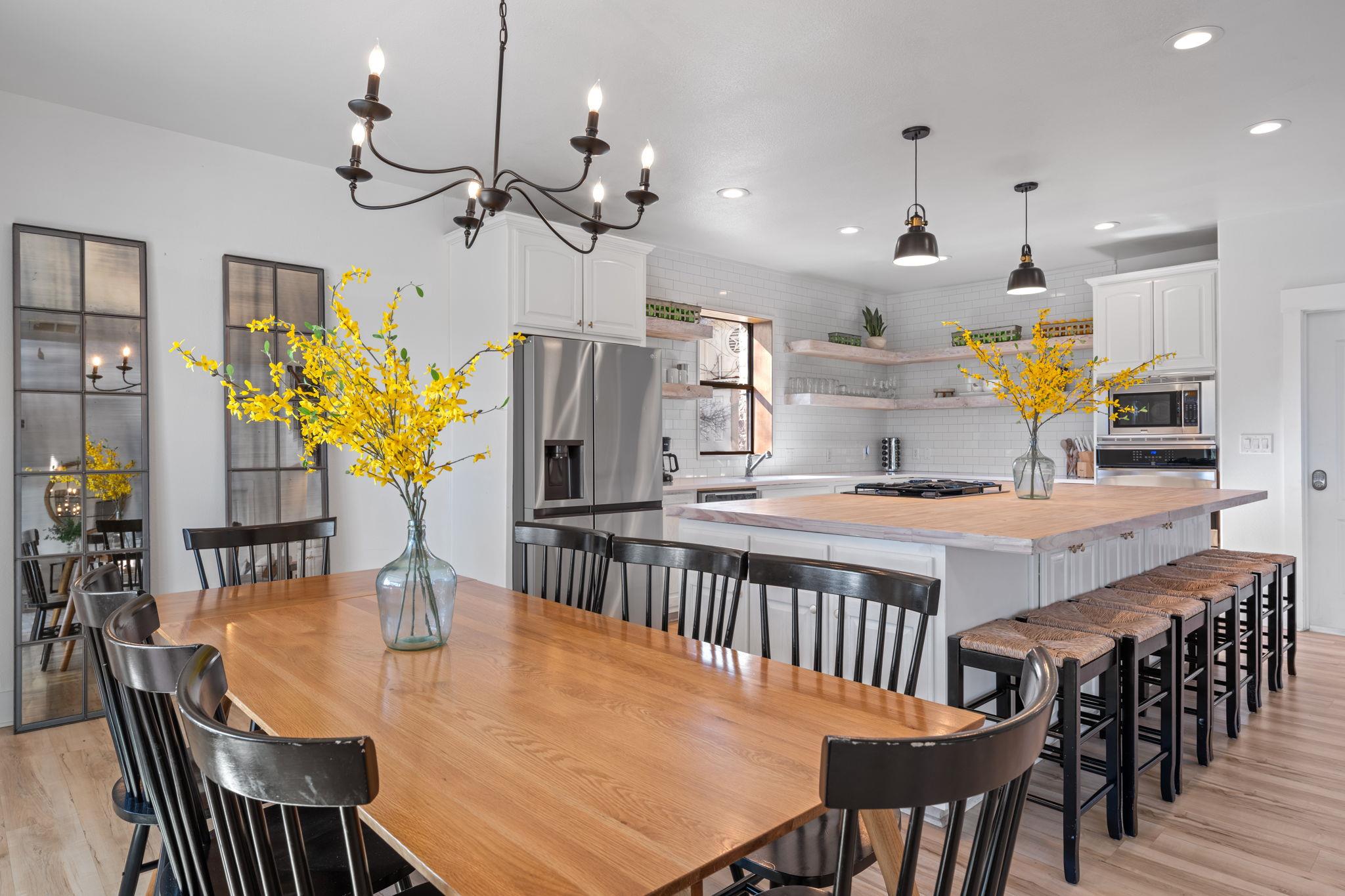 117 Point Rd, Fredericksburg, TX 78624