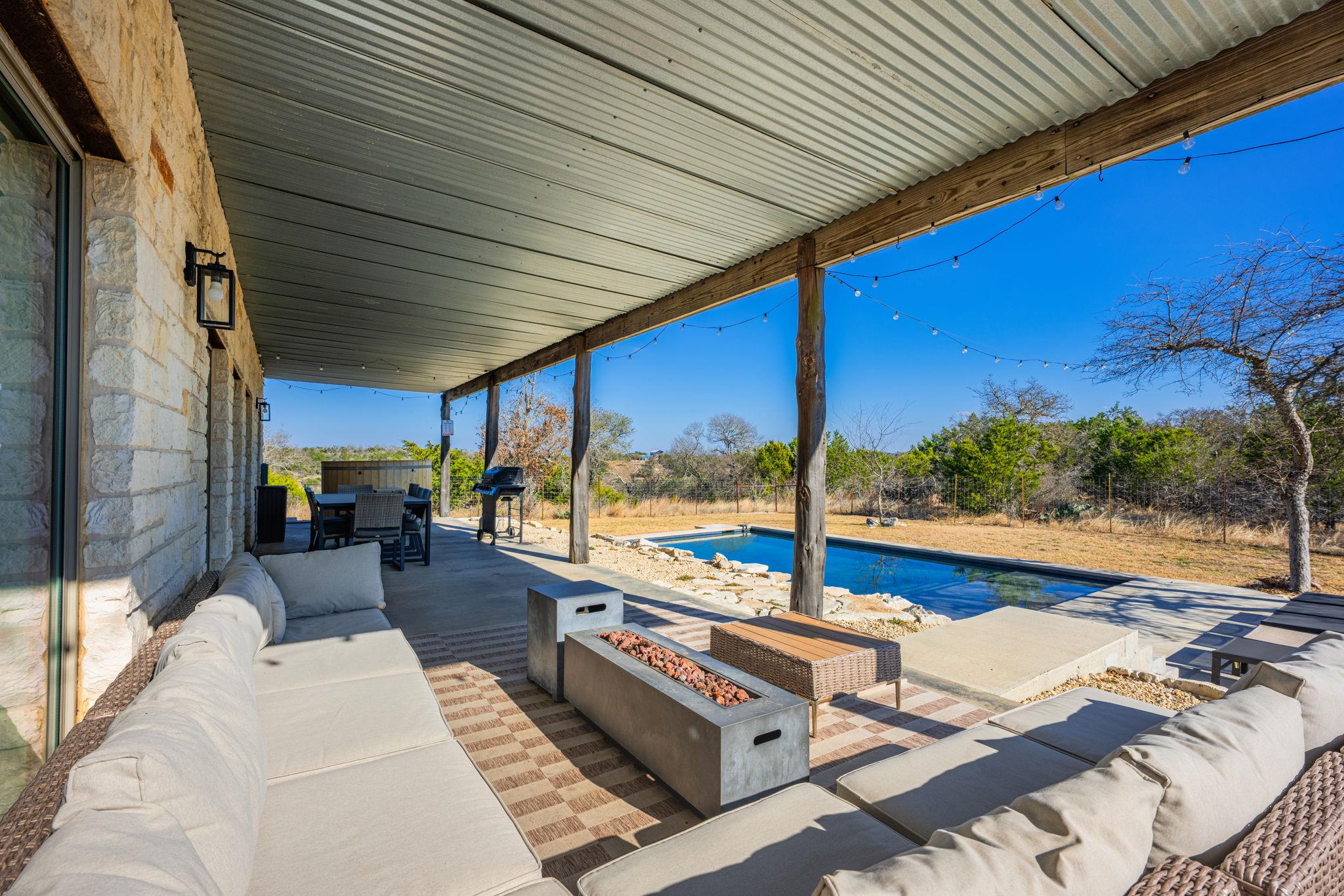 117 Point Rd, Fredericksburg, TX 78624