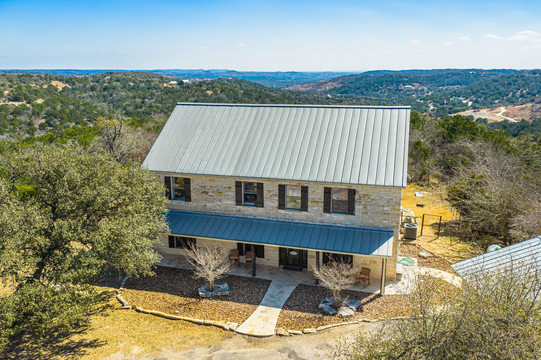 117 Point Rd, Fredericksburg, TX 78624