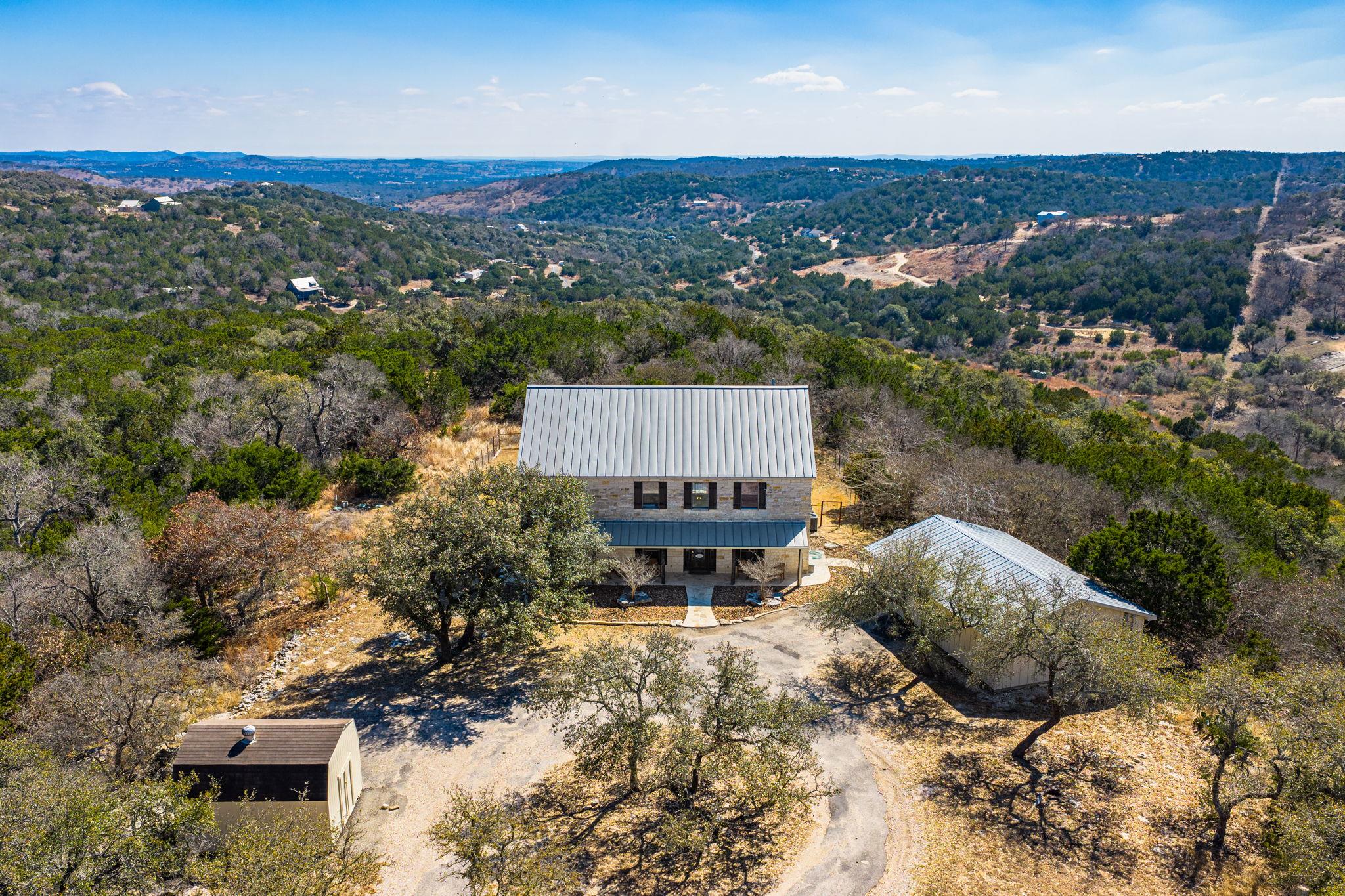 117 Point Rd, Fredericksburg, TX 78624