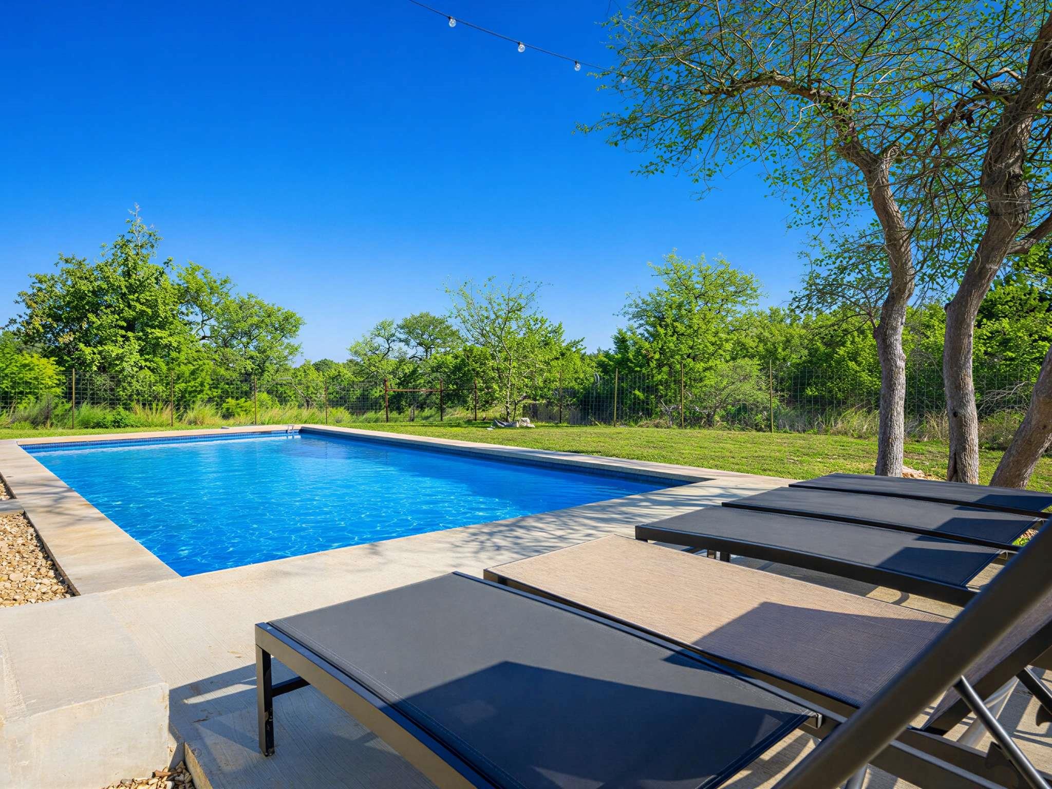 117 Point Rd, Fredericksburg, TX 78624