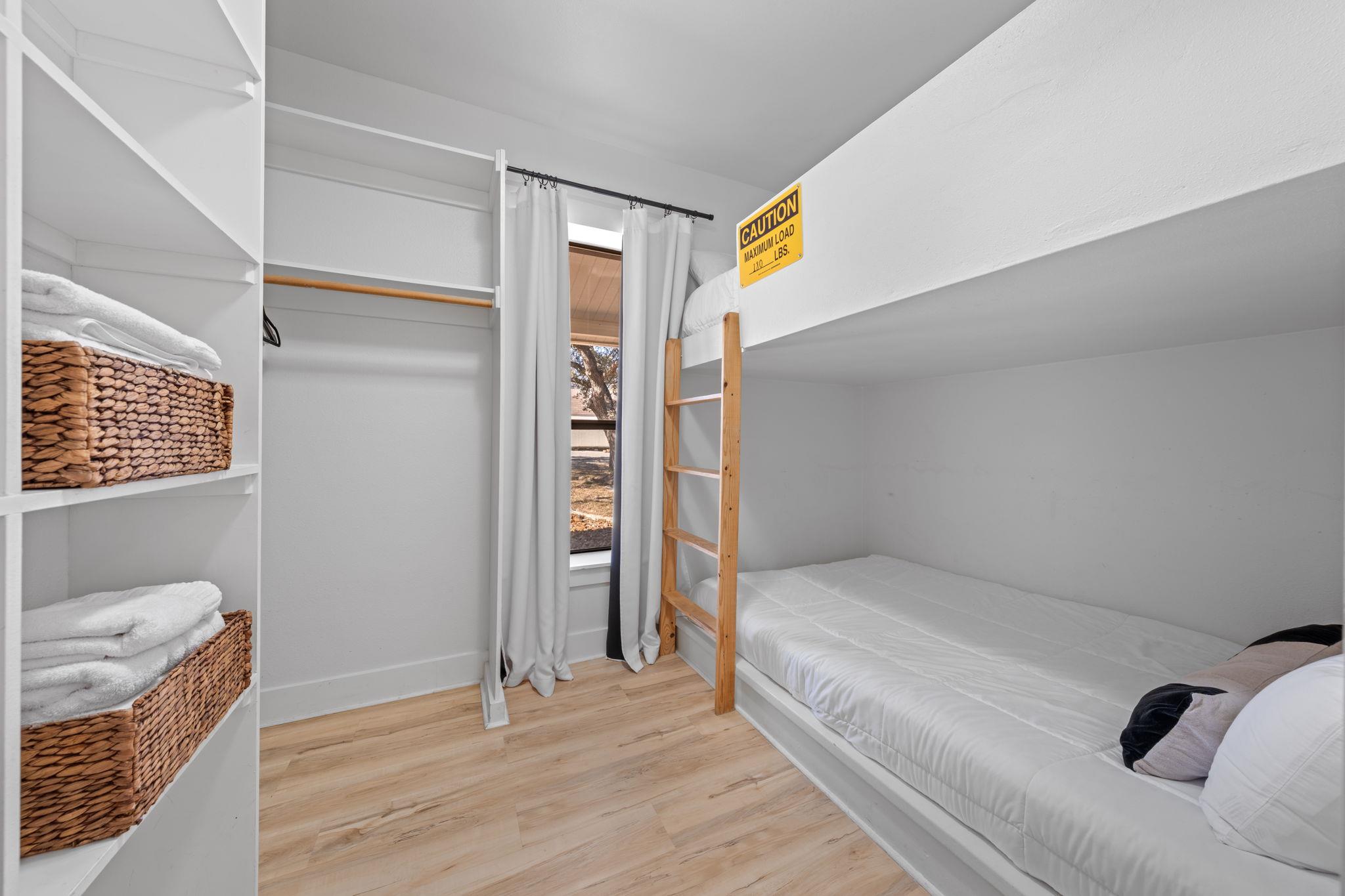 117 Point Rd, Fredericksburg, TX 78624