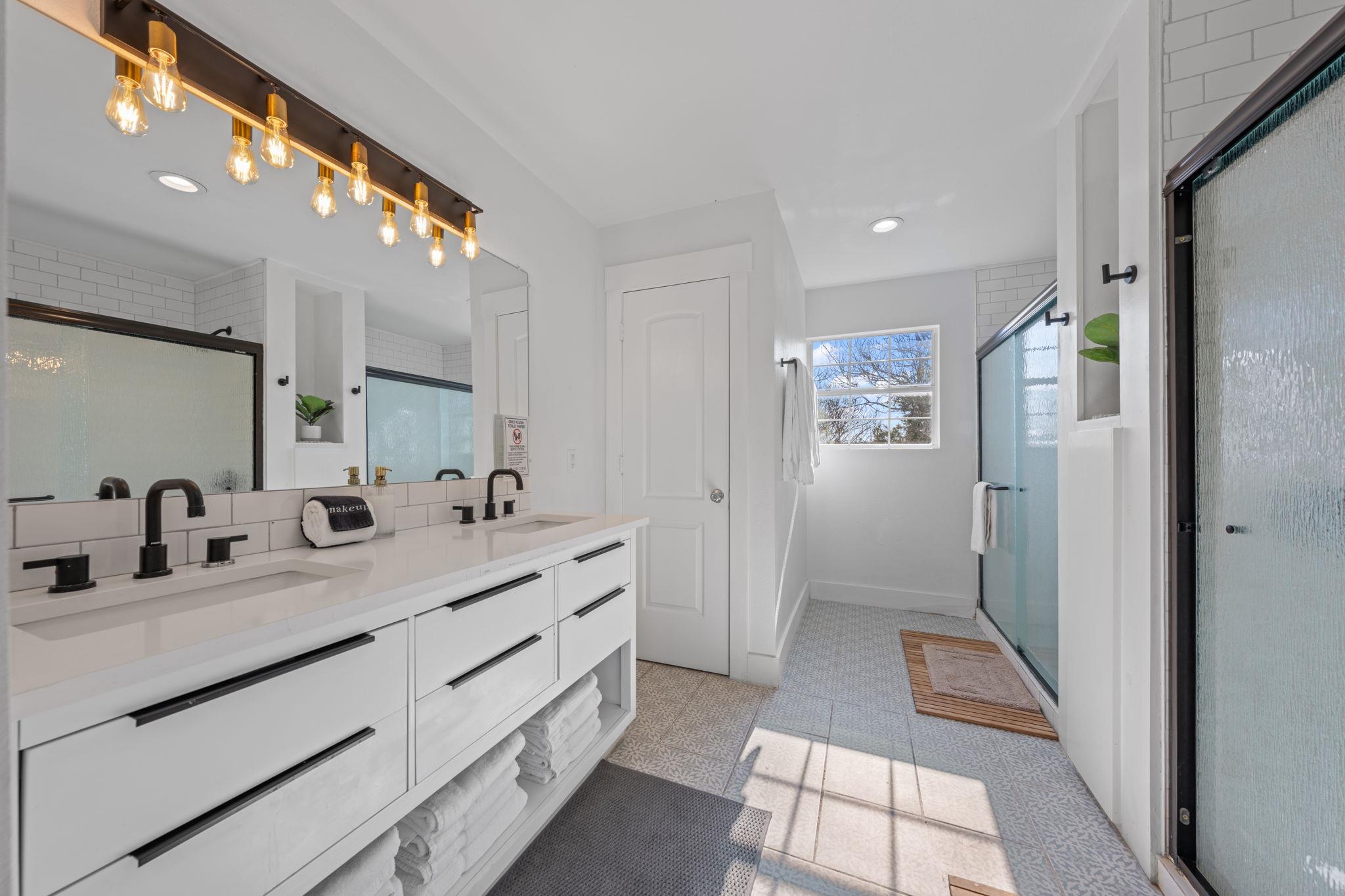 117 Point Rd, Fredericksburg, TX 78624