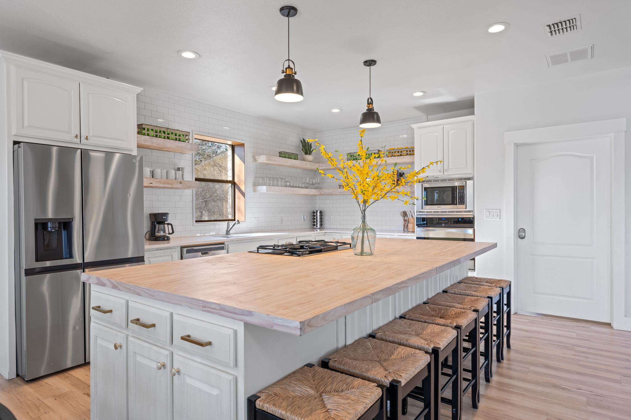 117 Point Rd, Fredericksburg, TX 78624