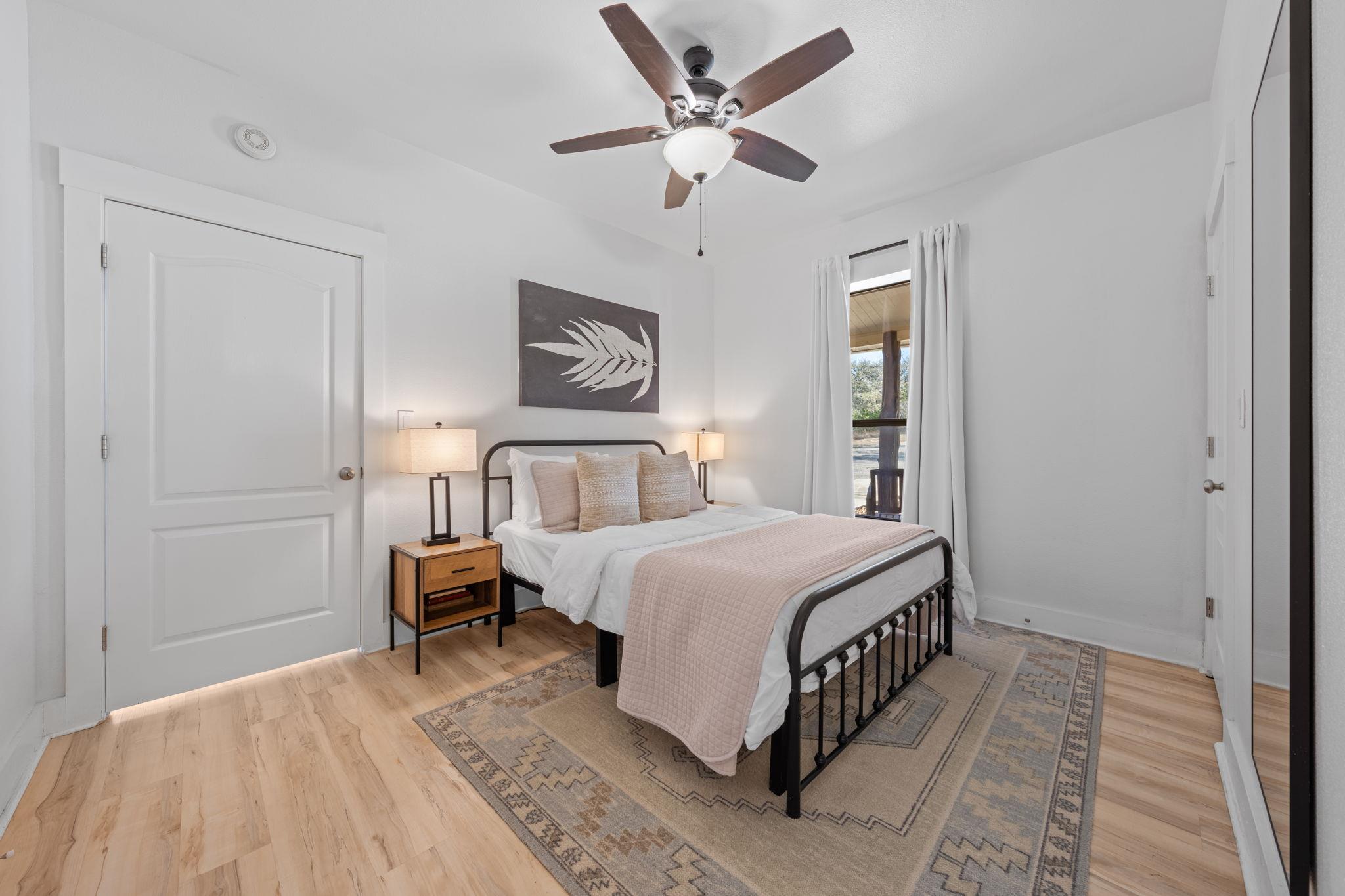 117 Point Rd, Fredericksburg, TX 78624