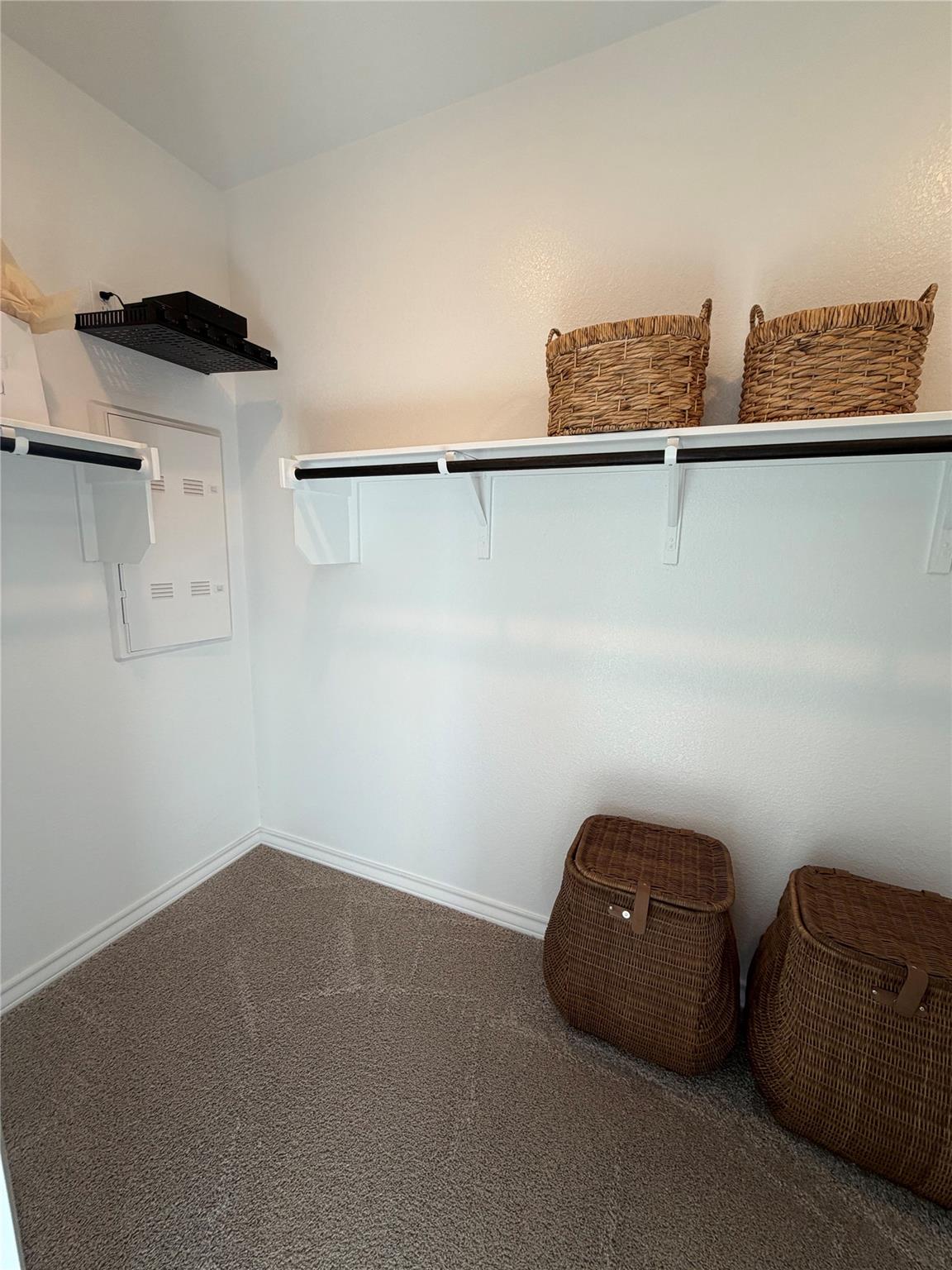 306 Stinchcomb Rd, Hutto, TX 78634