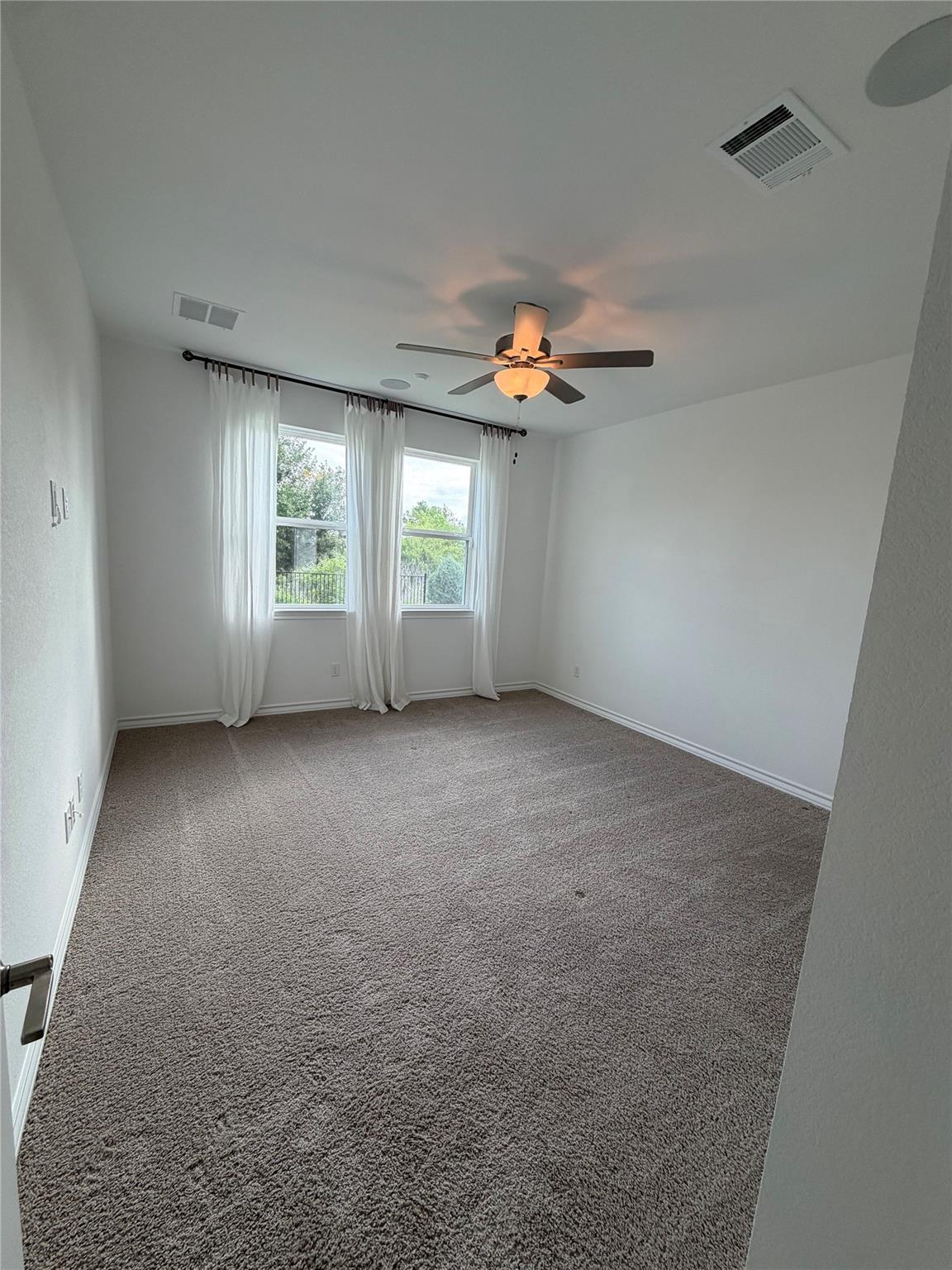 306 Stinchcomb Rd, Hutto, TX 78634