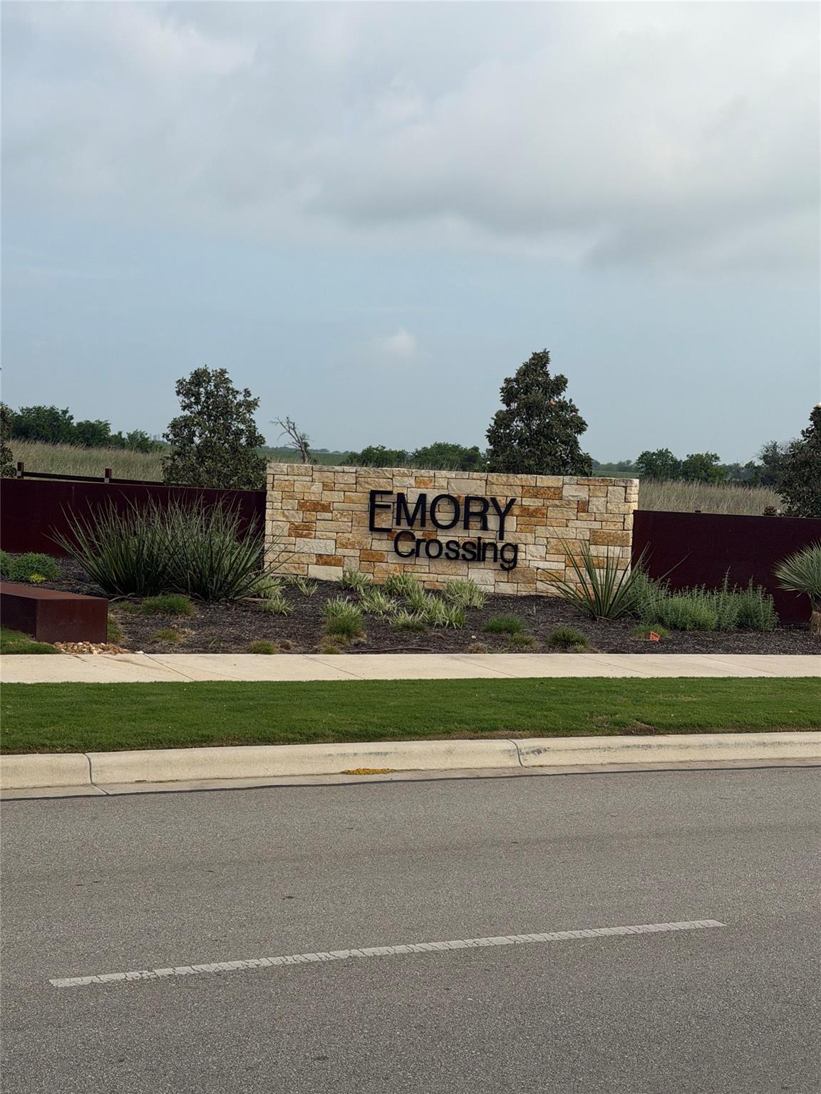 306 Stinchcomb Rd, Hutto, TX 78634