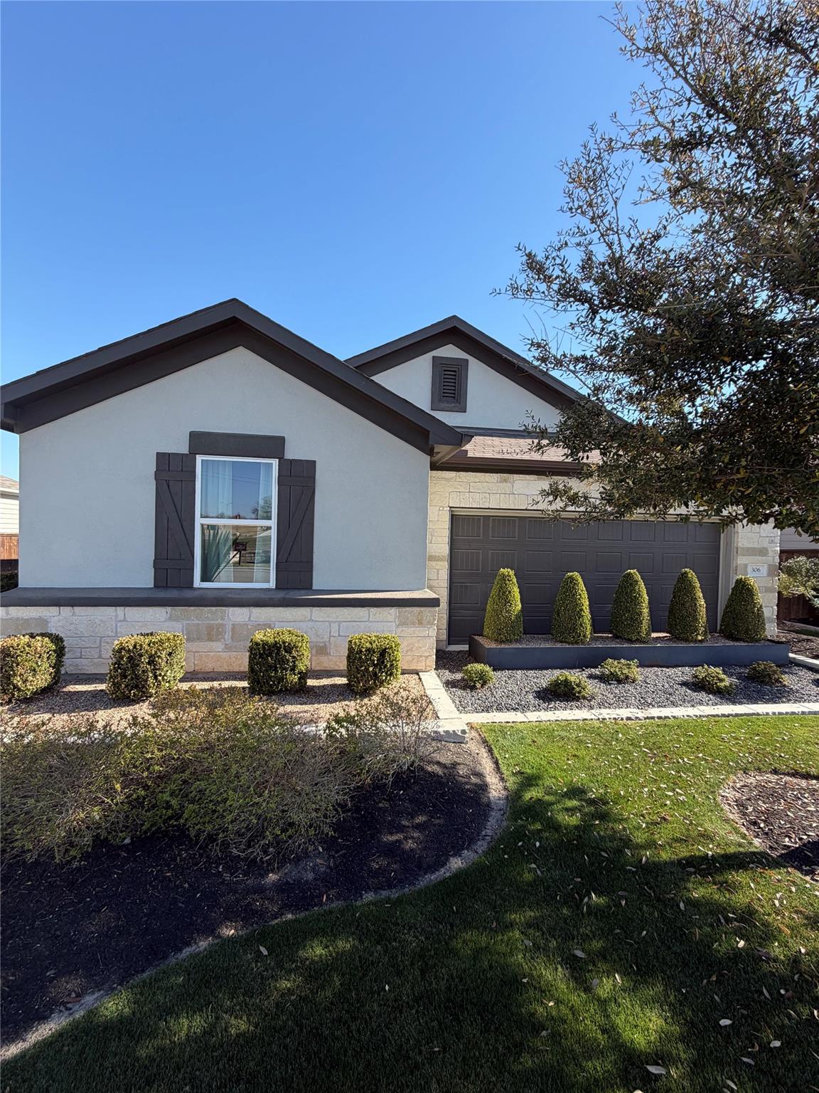 306 Stinchcomb Rd, Hutto, TX 78634