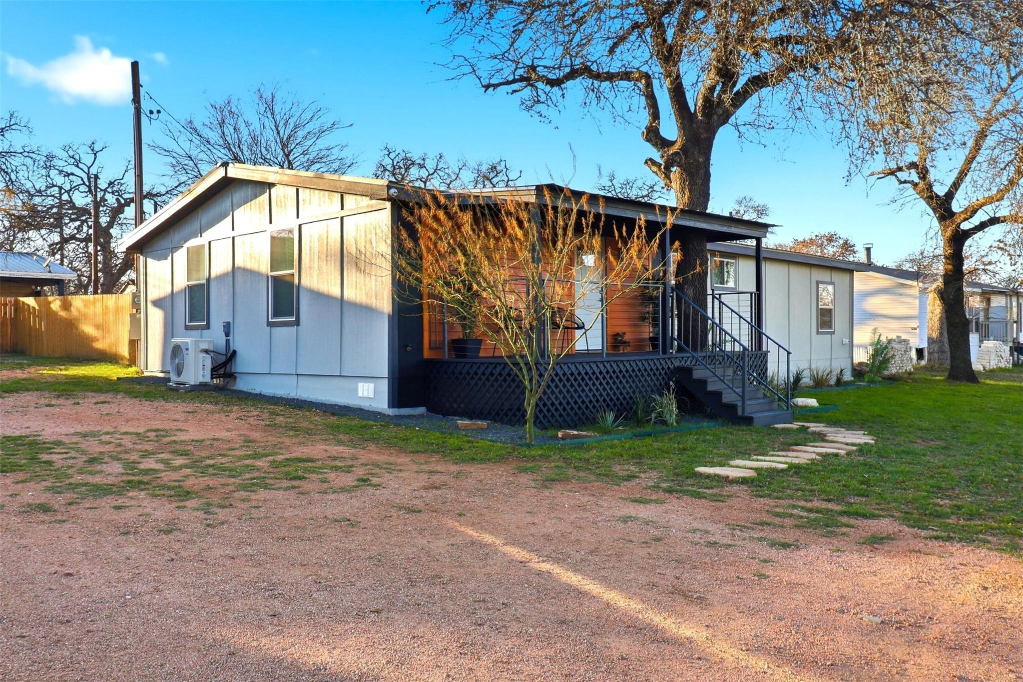 728 Driftwood Ln, Cottonwood Shores, TX 78657