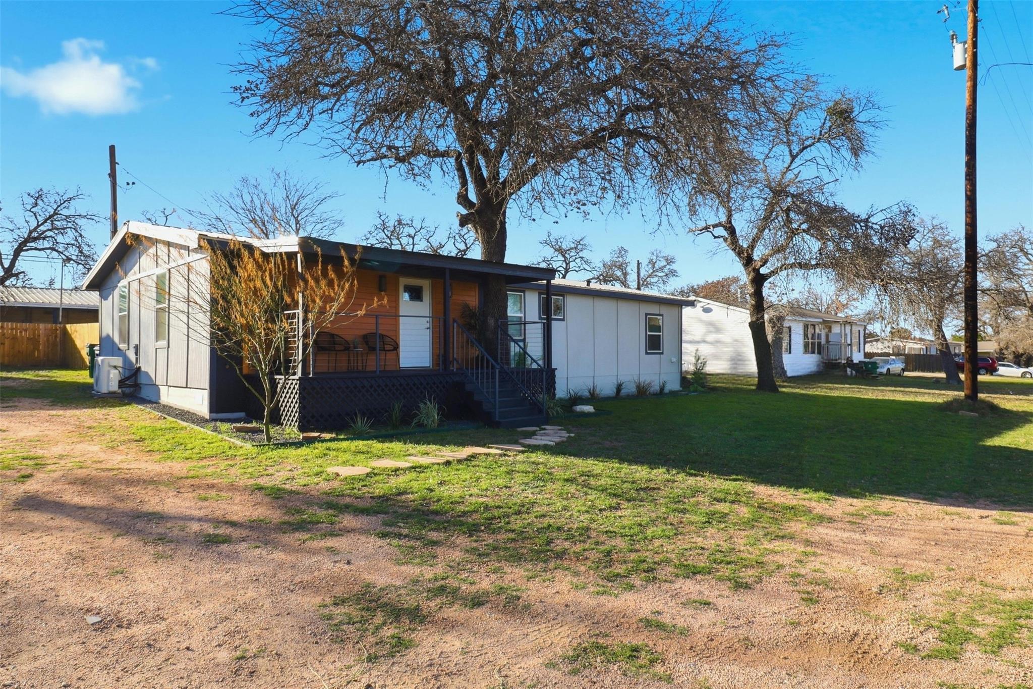 728 Driftwood Ln, Cottonwood Shores, TX 78657