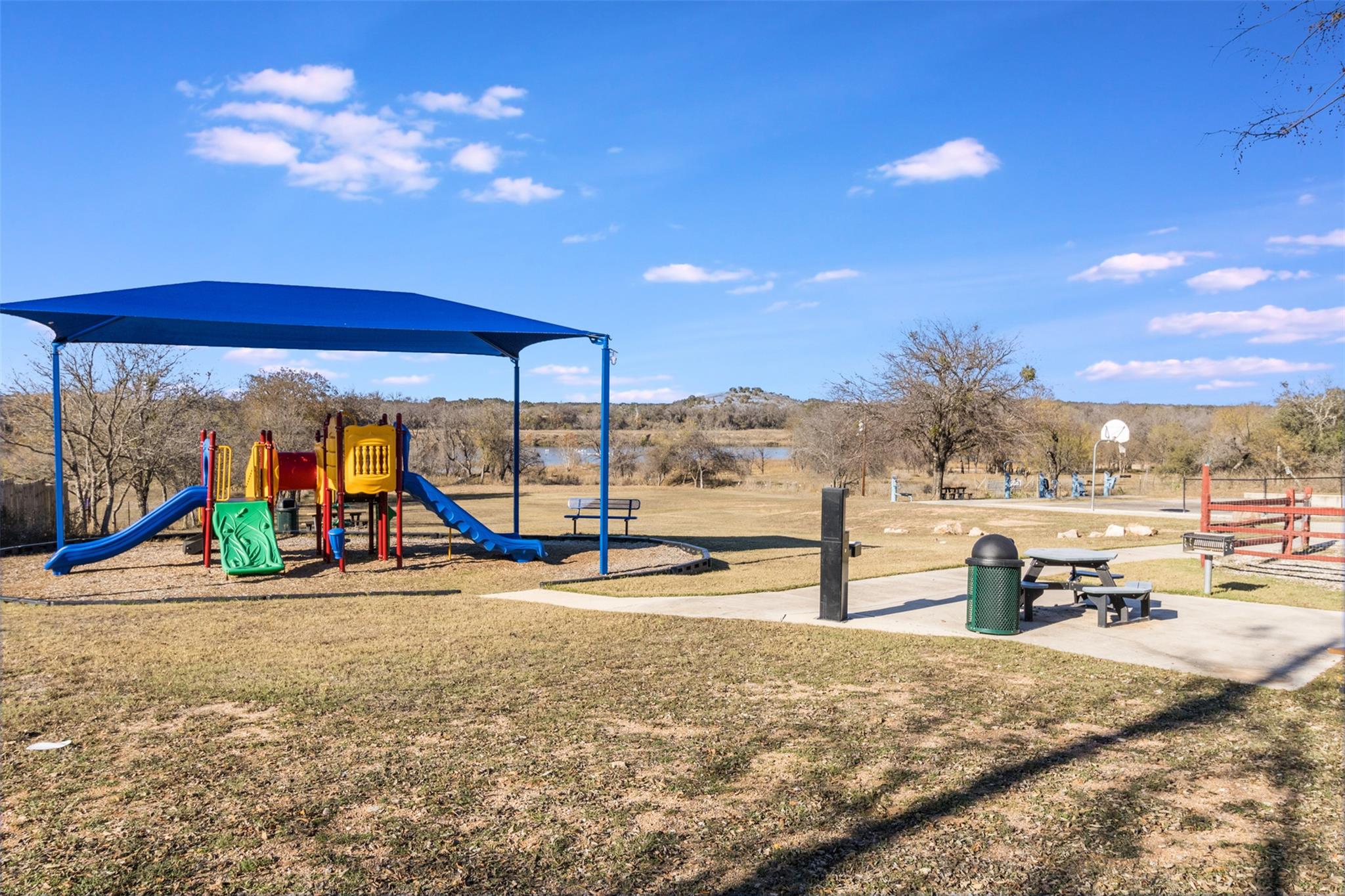 728 Driftwood Ln, Cottonwood Shores, TX 78657