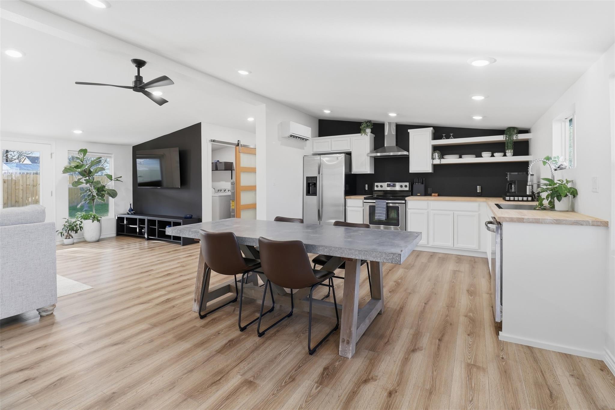 728 Driftwood Ln, Cottonwood Shores, TX 78657