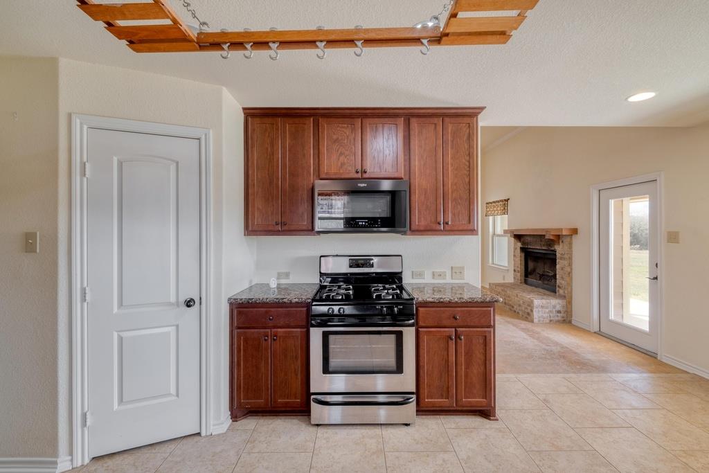 1073 Brushy Branch Rd, Lockhart, TX 78644