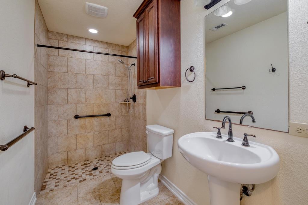 1073 Brushy Branch Rd, Lockhart, TX 78644