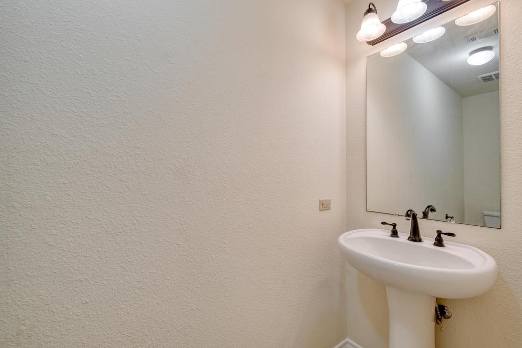 1073 Brushy Branch Rd, Lockhart, TX 78644