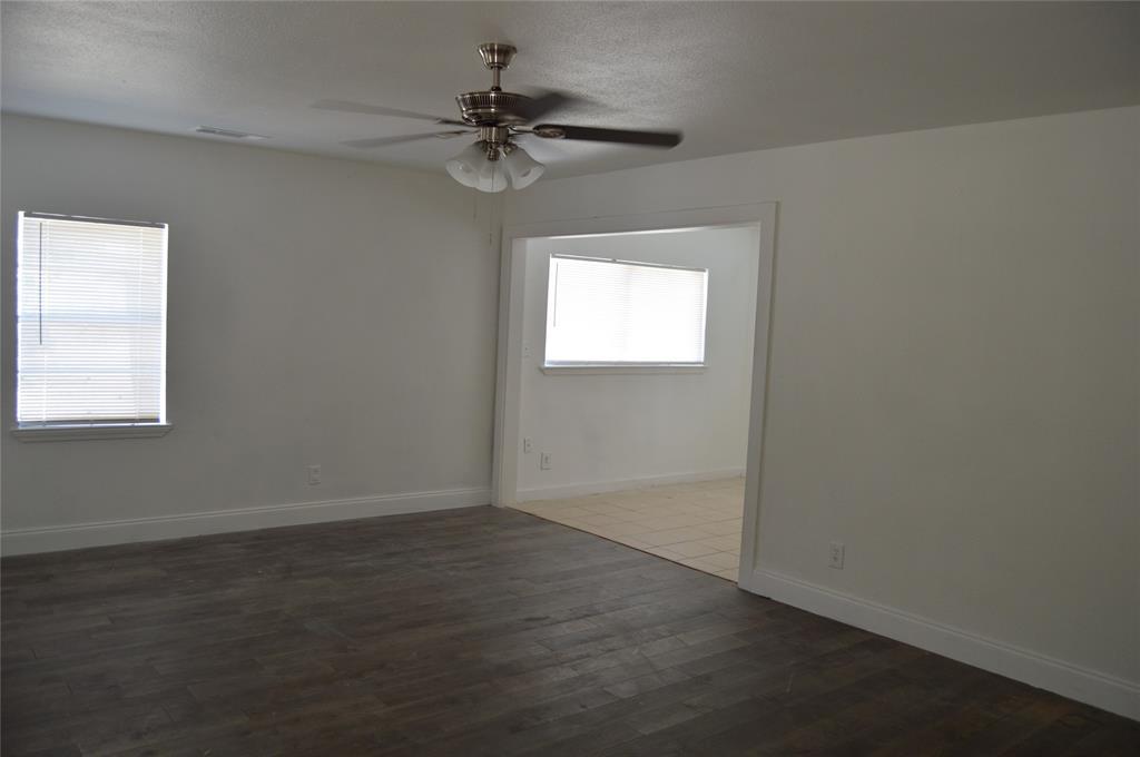 245 Flaming Oak Dr, Bastrop, TX 78602