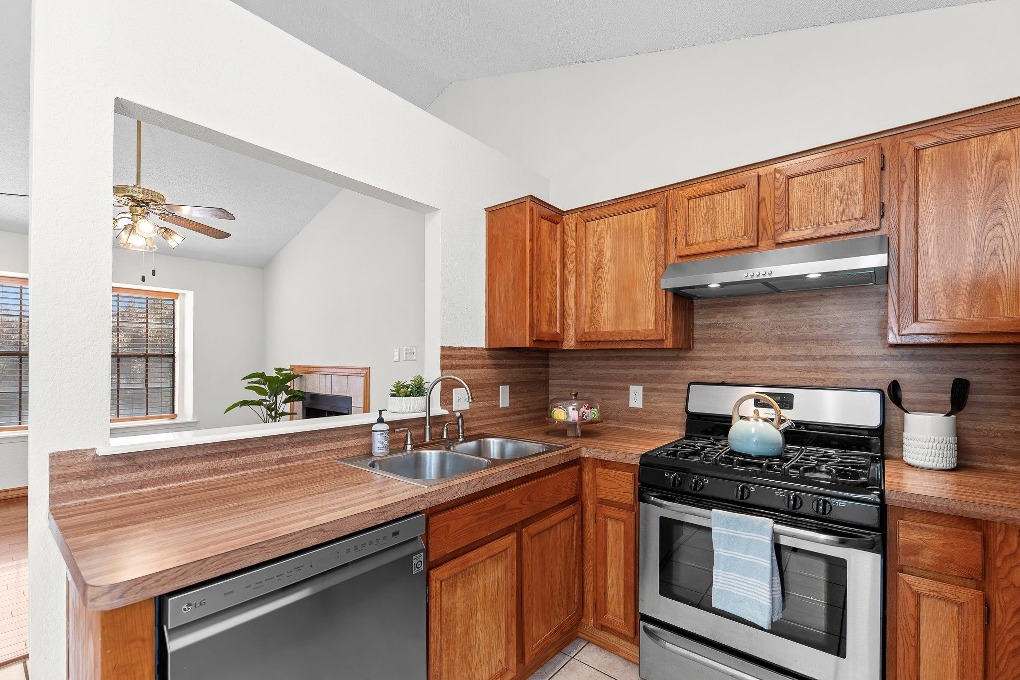 11821 Bittern Holw # 12, Austin, TX 78758