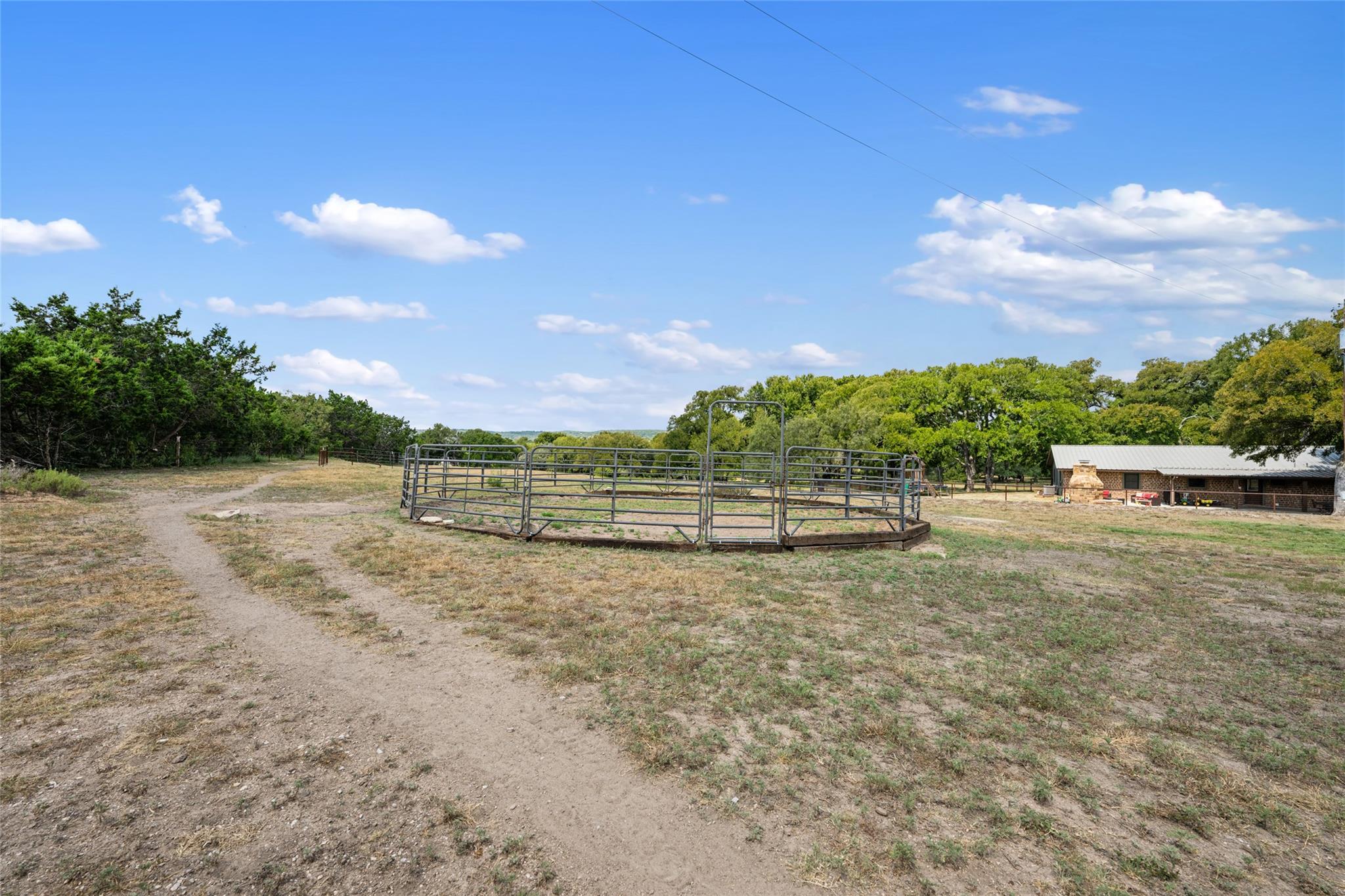 121 Dog Run, Burnet, TX 78611