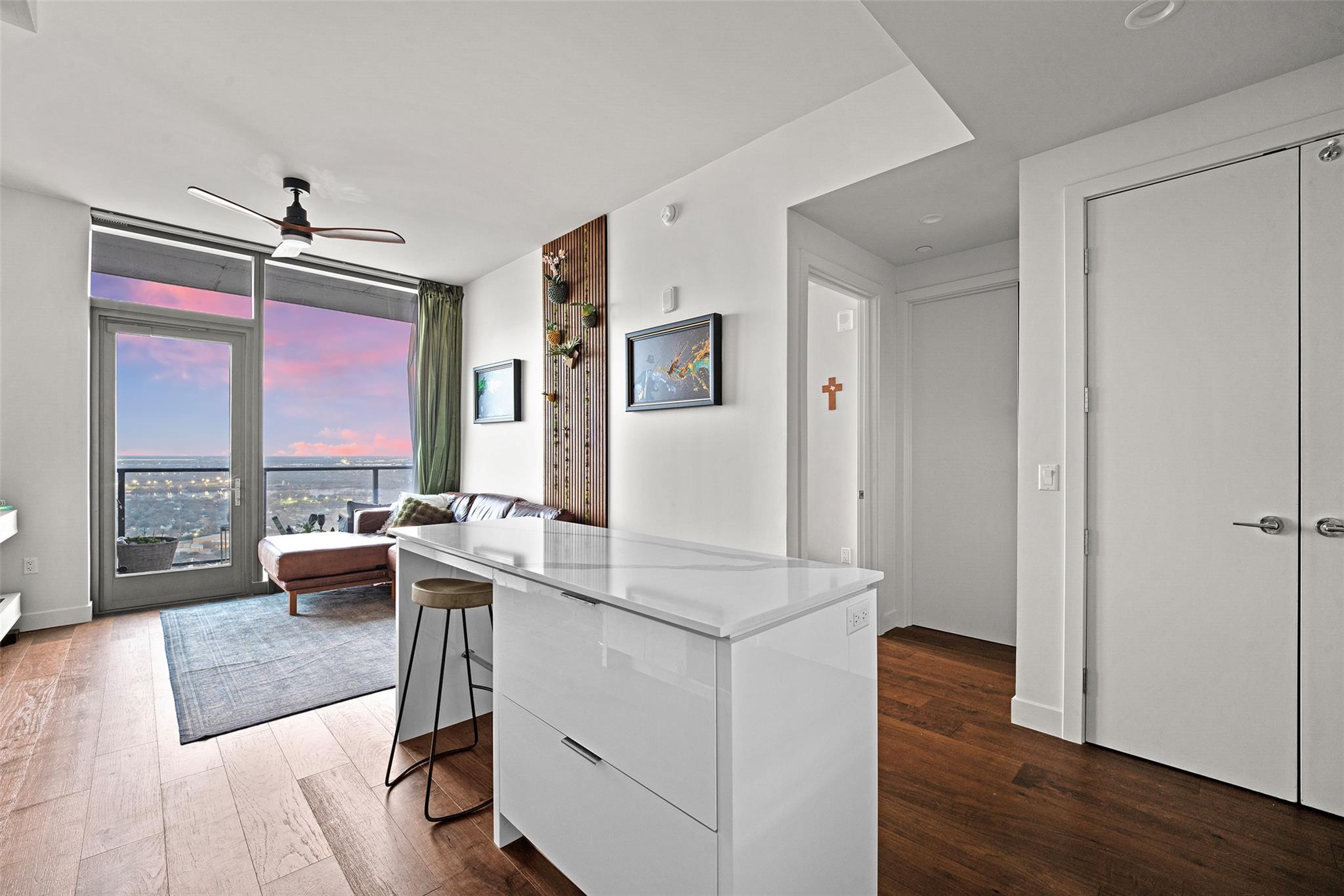 44 East Ave # 3705, Austin, TX 78701