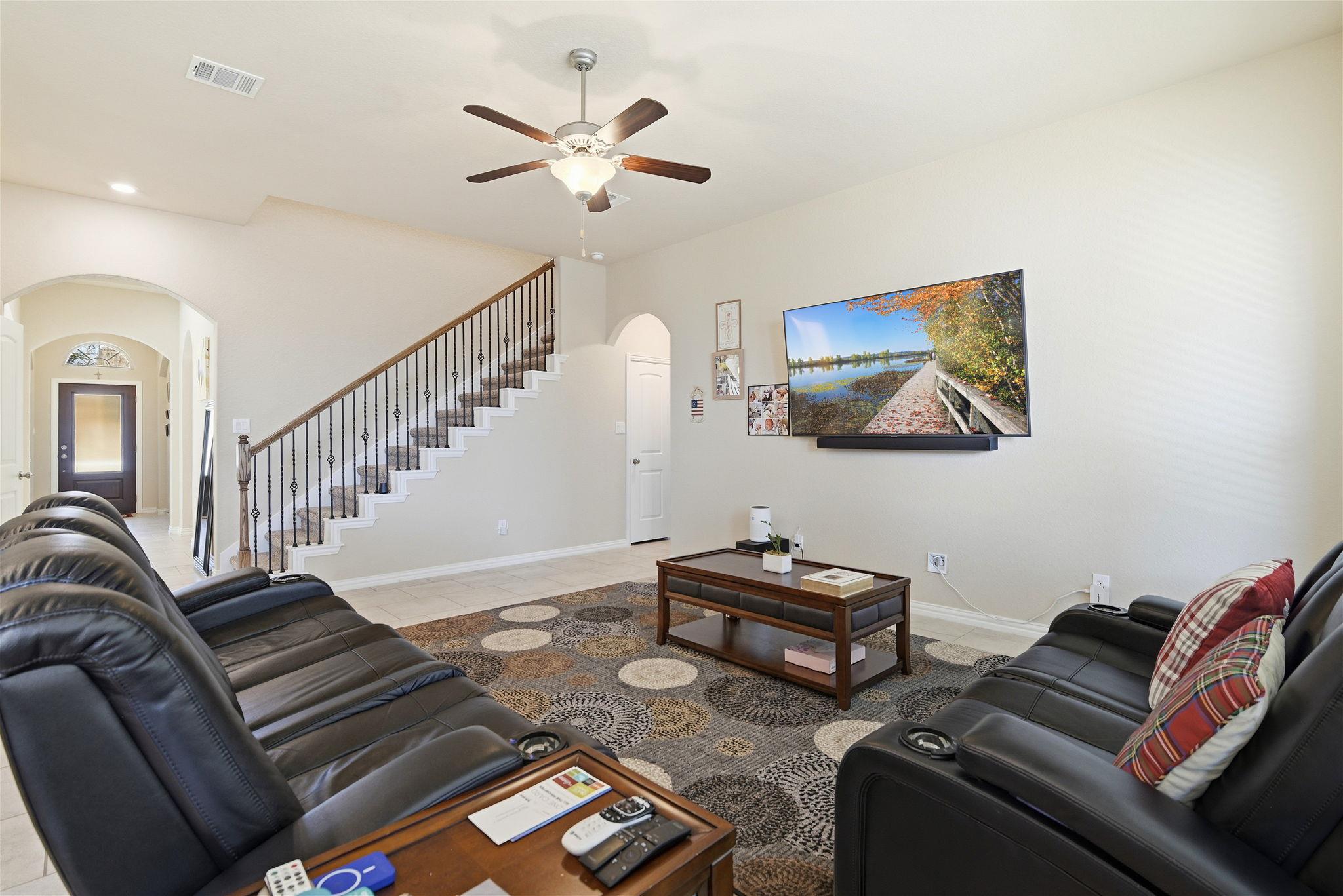 718 Hard Tack Trl, San Antonio, TX 78245