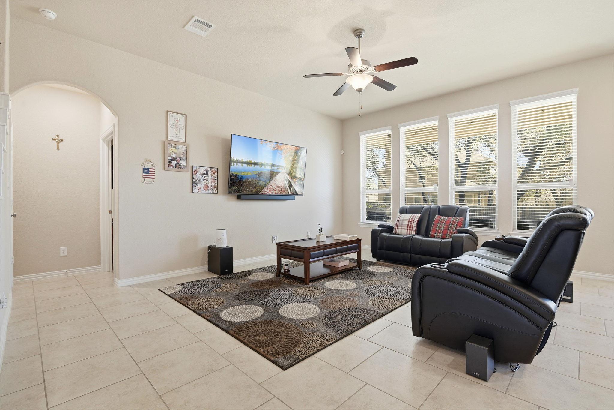 718 Hard Tack Trl, San Antonio, TX 78245