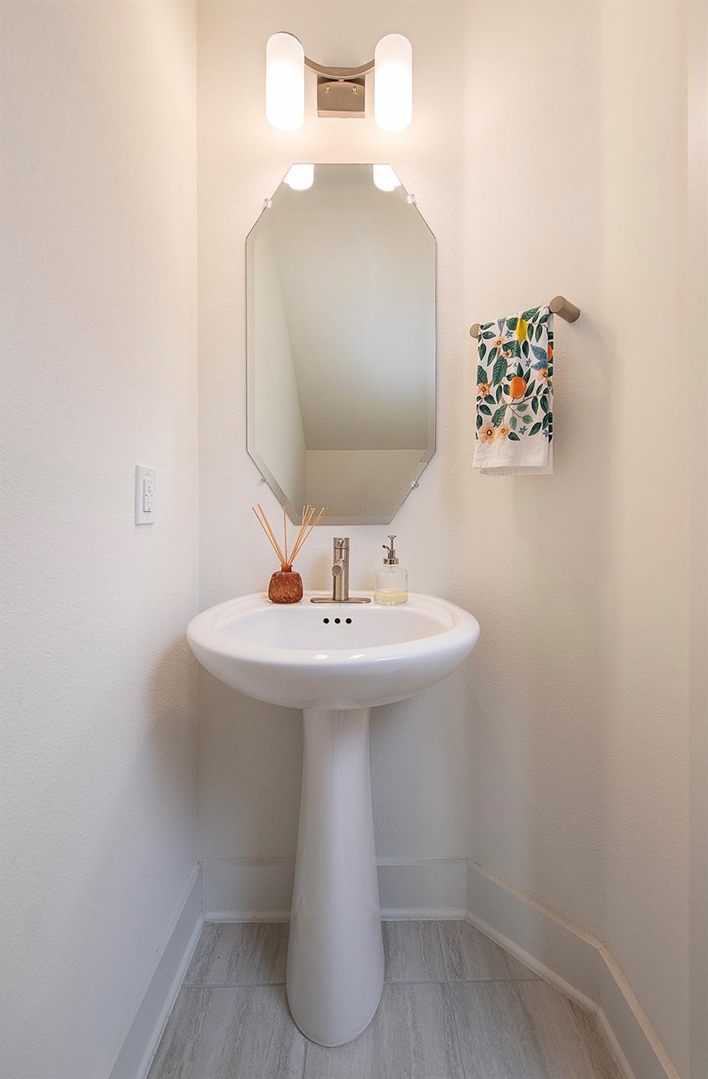 2508 B Simond Ave # B, Austin, TX 78723