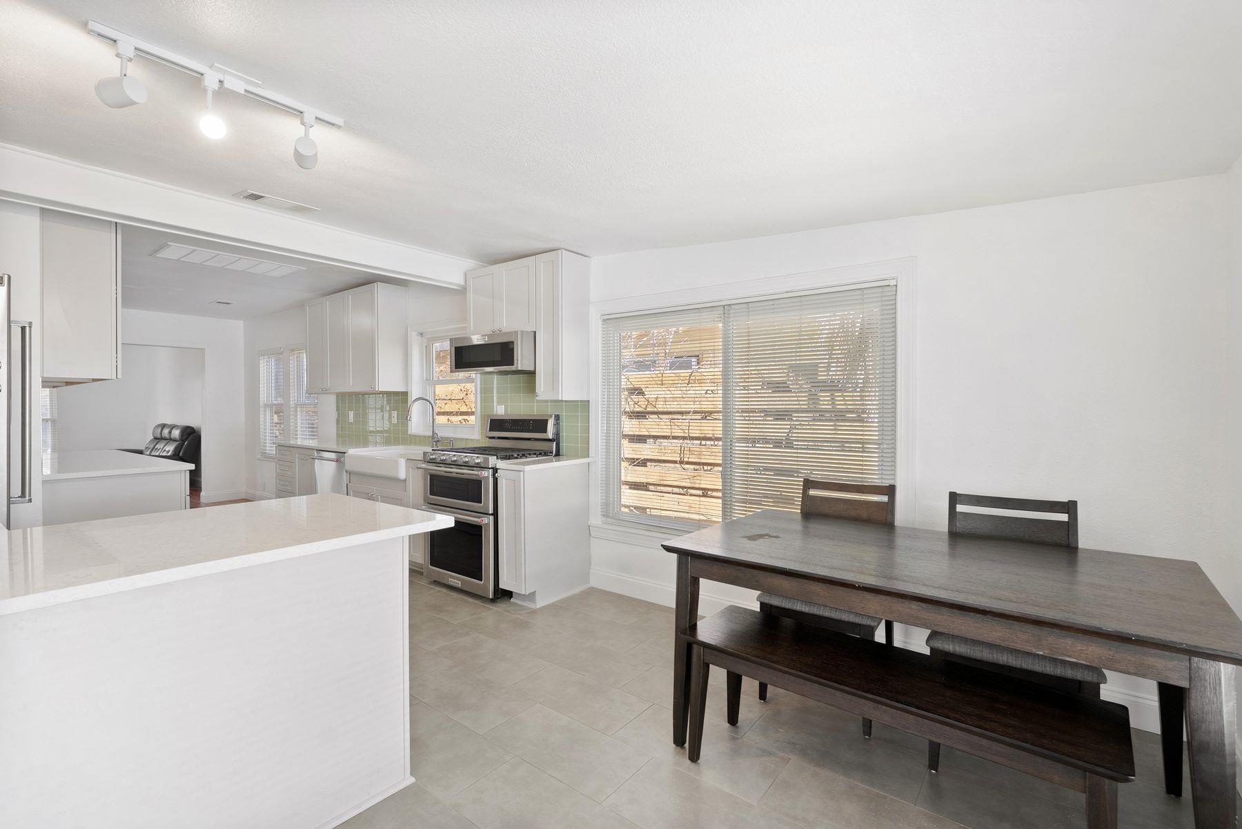 906 E 43rd St, Austin, TX 78751