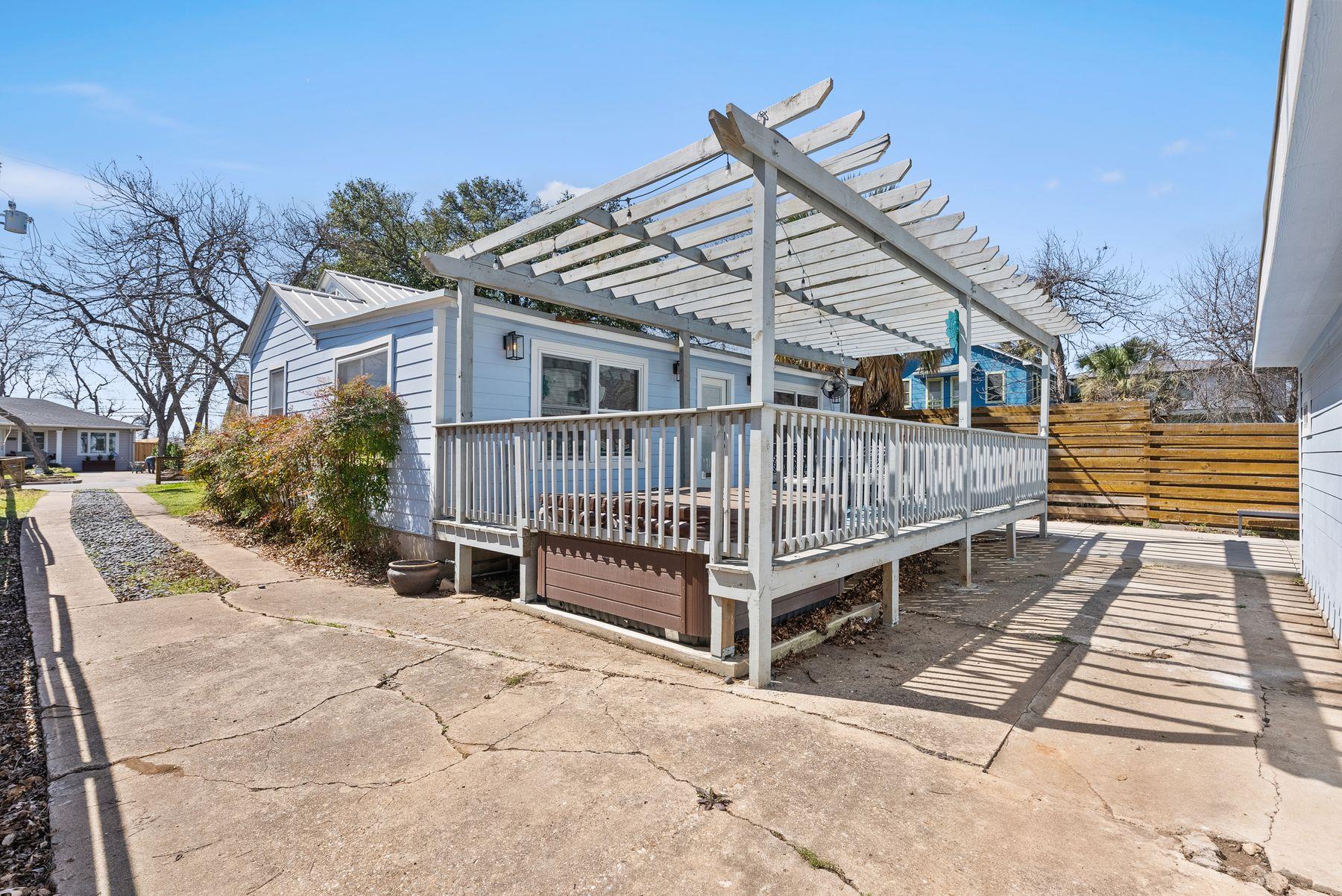 906 E 43rd St, Austin, TX 78751