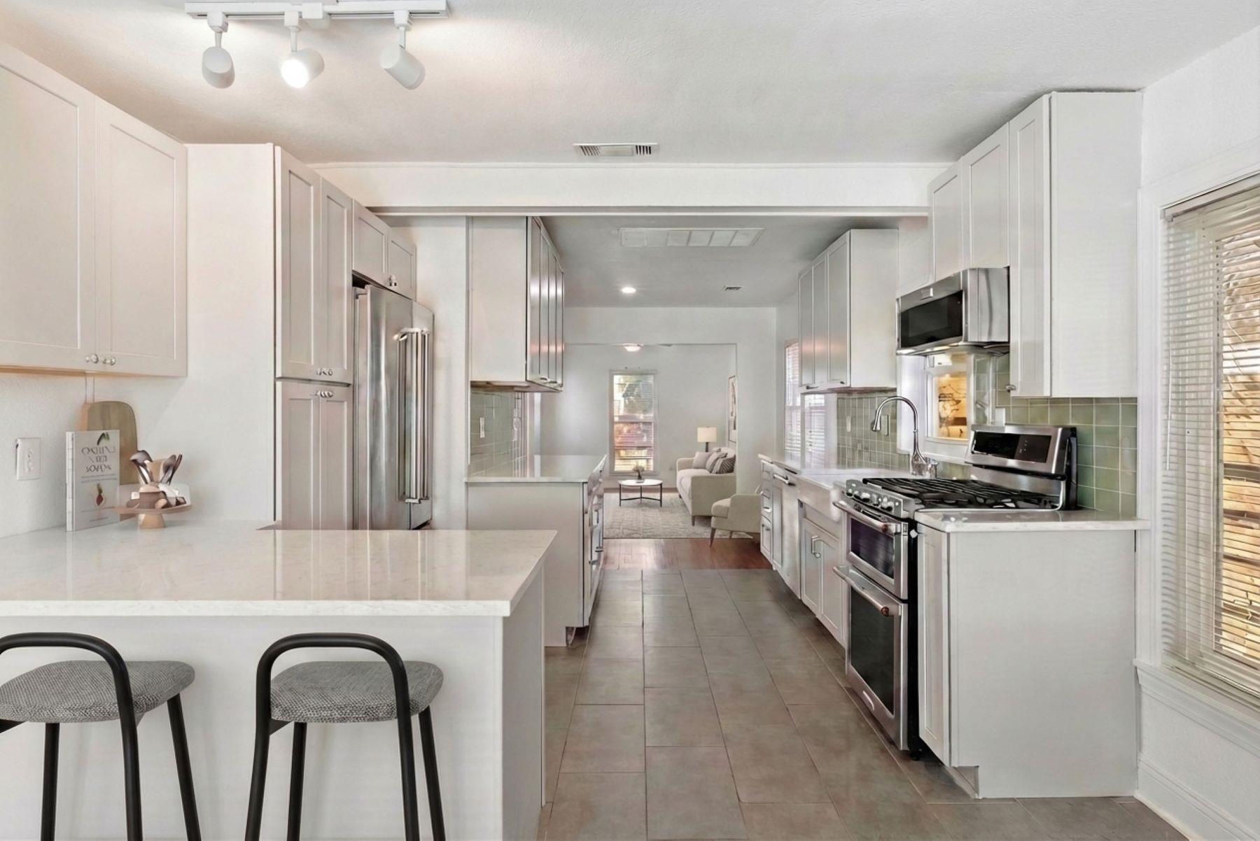 906 E 43rd St, Austin, TX 78751