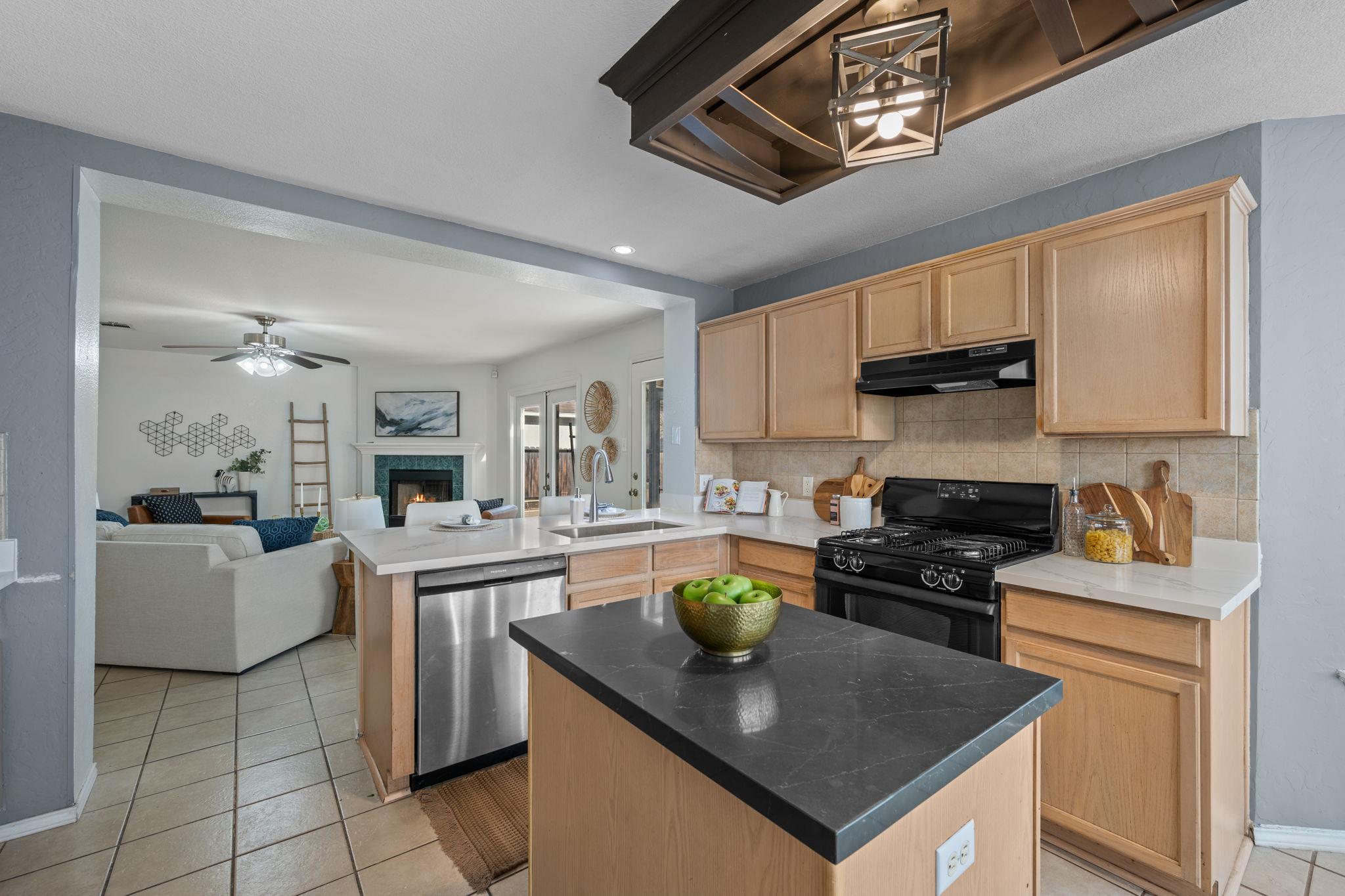 131 Masonwood Dr, Kyle, TX 78640