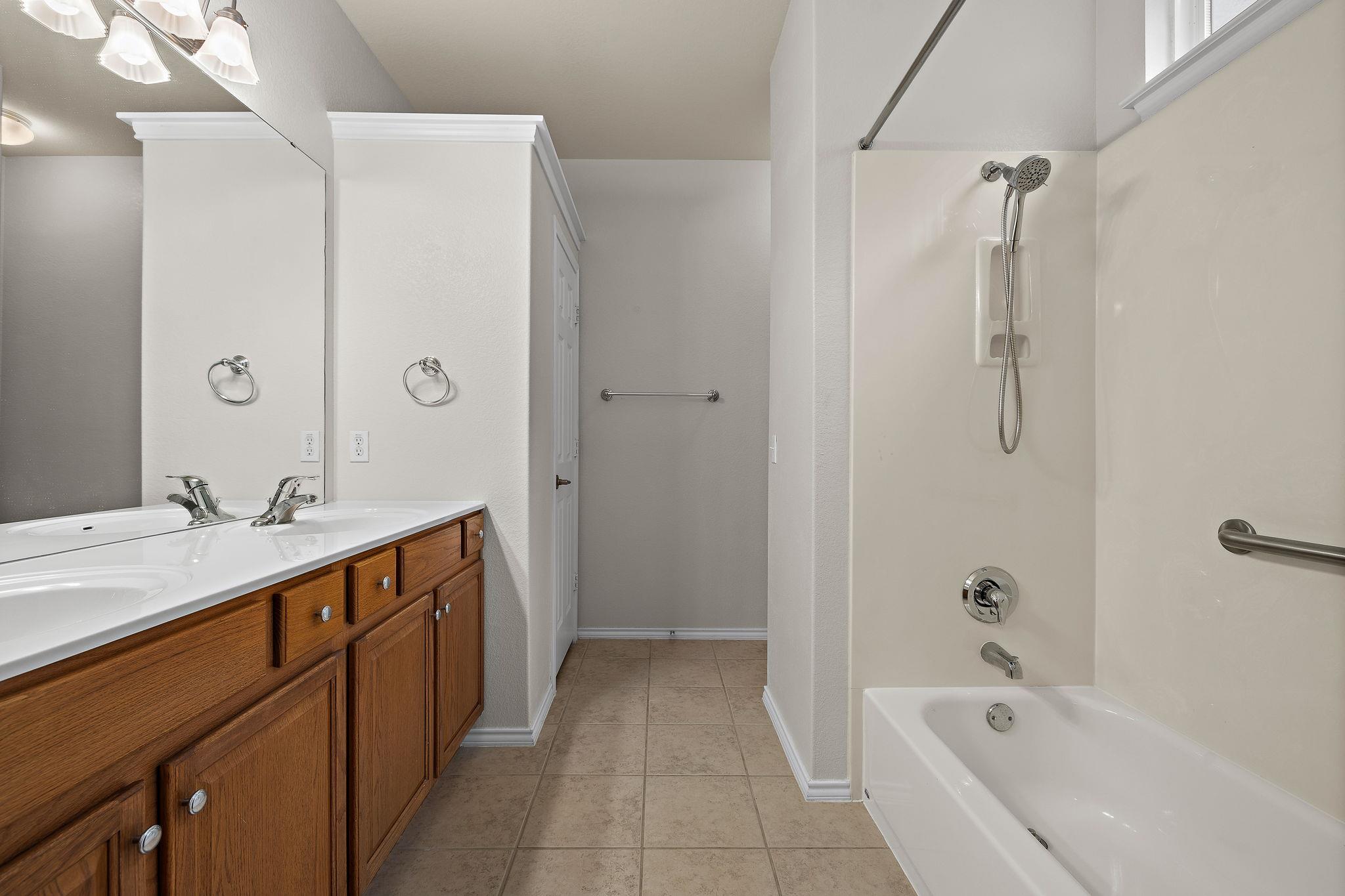 108 Farm Hill Dr, Georgetown, TX 78633