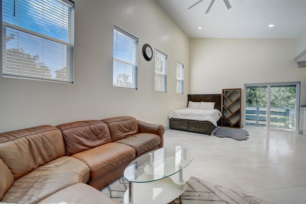 146 Shadow Oak Dr, Bastrop, TX 78602