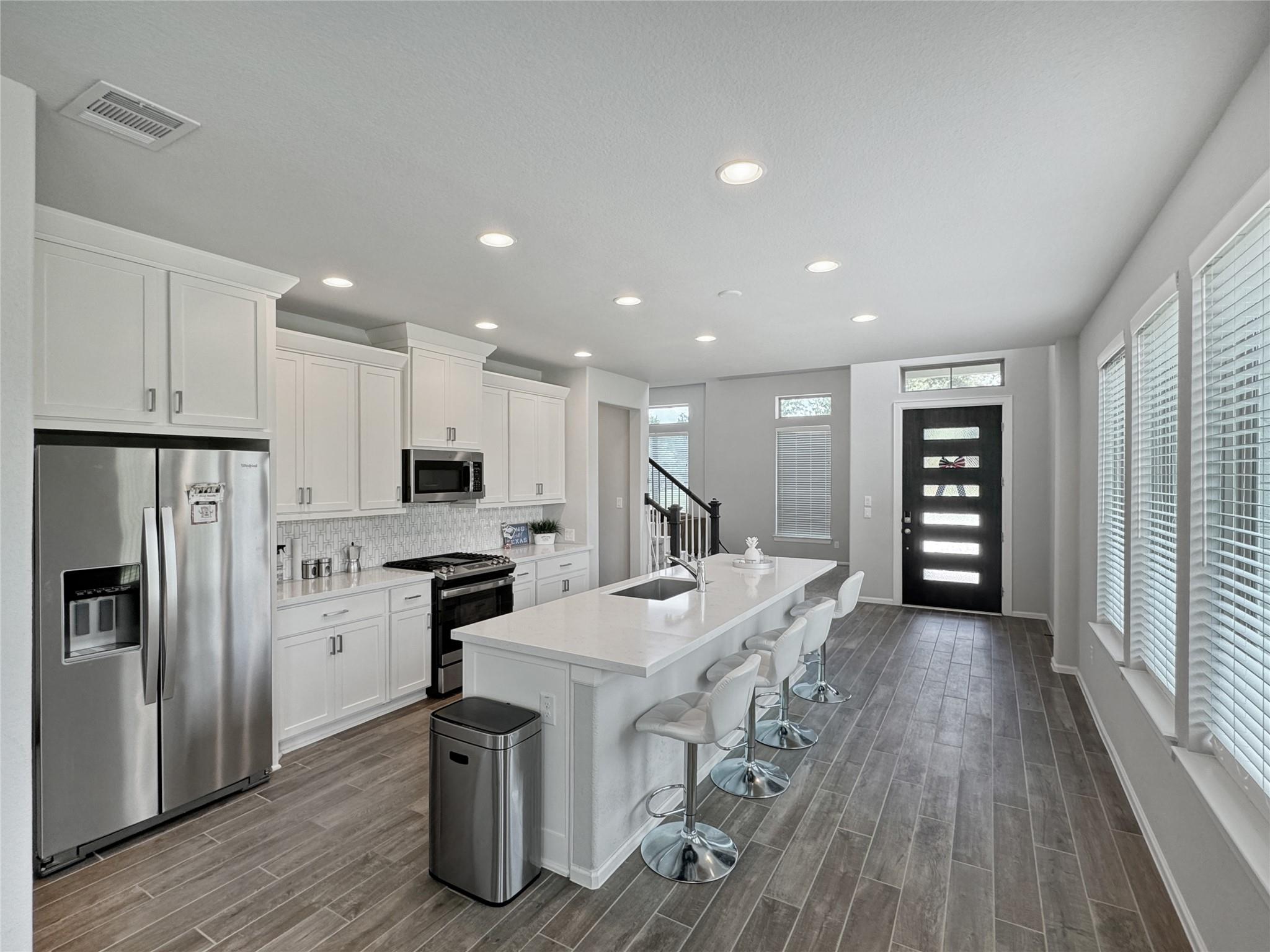 936 Azul Lagoon Dr, Leander, TX 78641