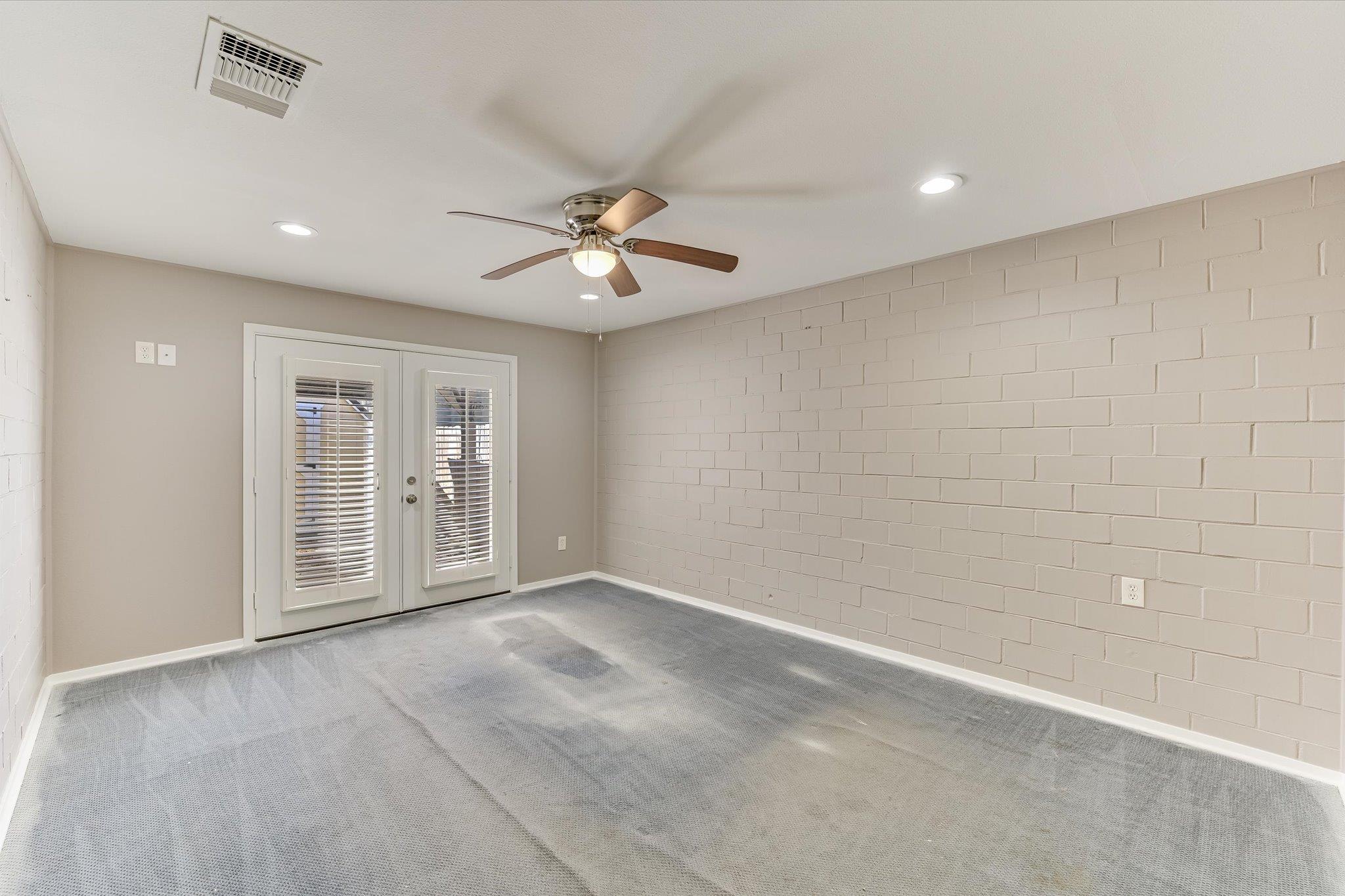 318 NW Loop 230 Highway, Smithville, TX 78957