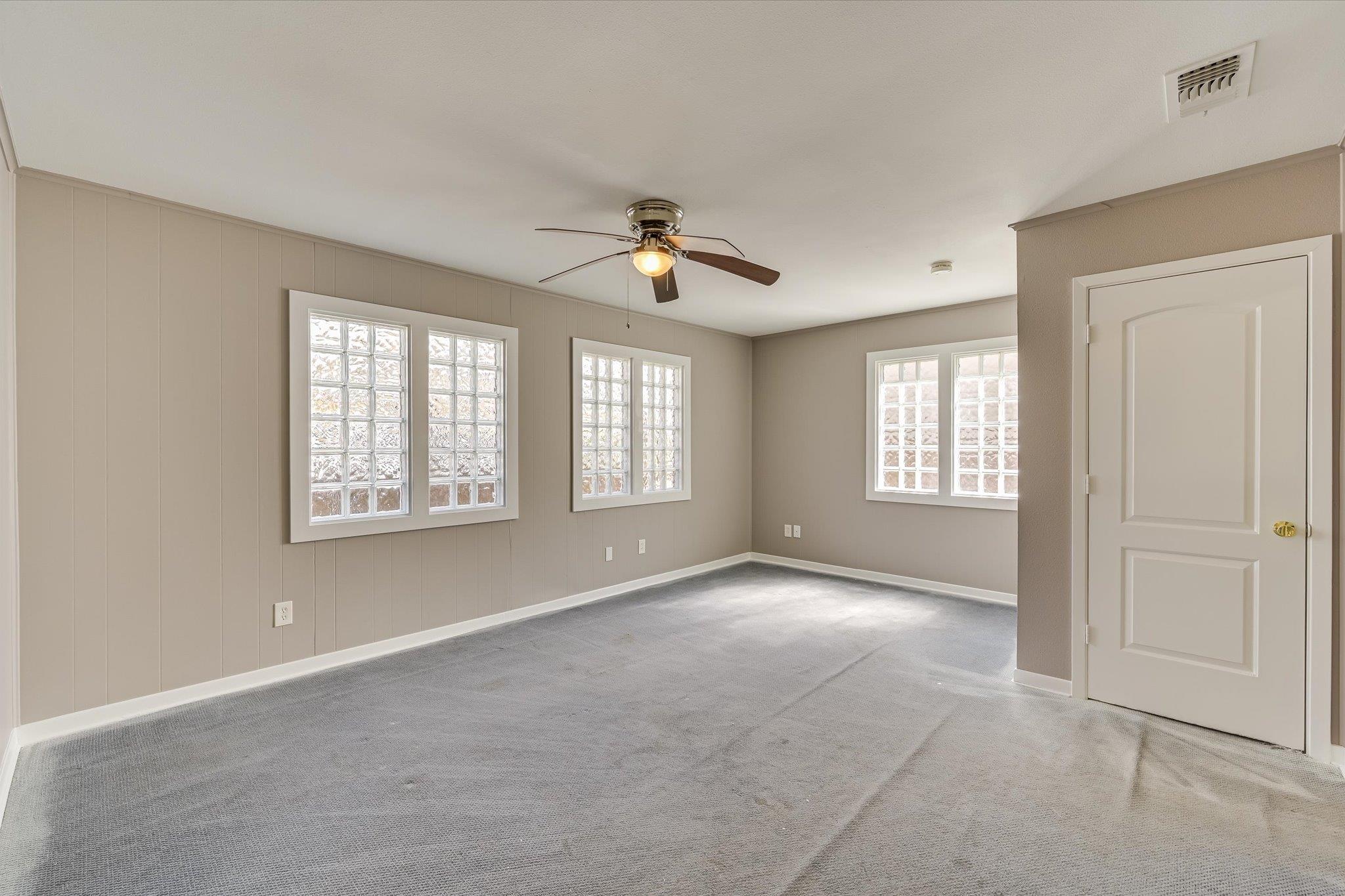 318 NW Loop 230 Highway, Smithville, TX 78957