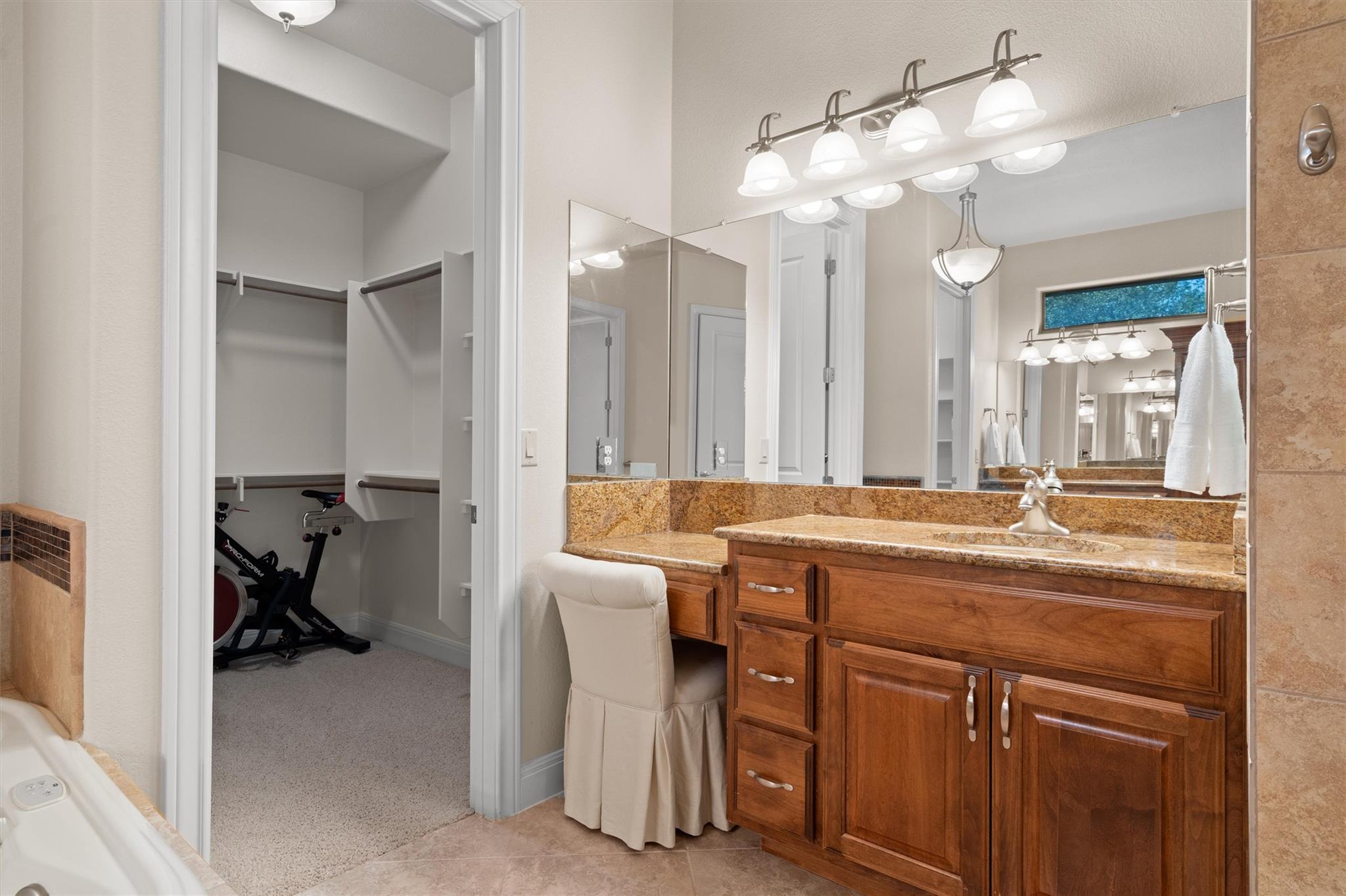 17109 Northlake Hills Dr, Jonestown, TX 78645