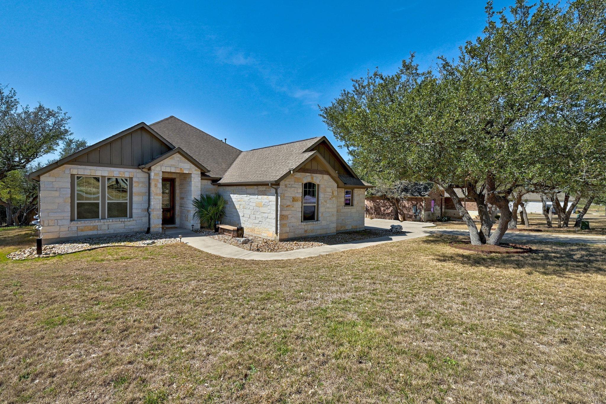 960 Blue Ridge Dr, Dripping Springs, TX 78620