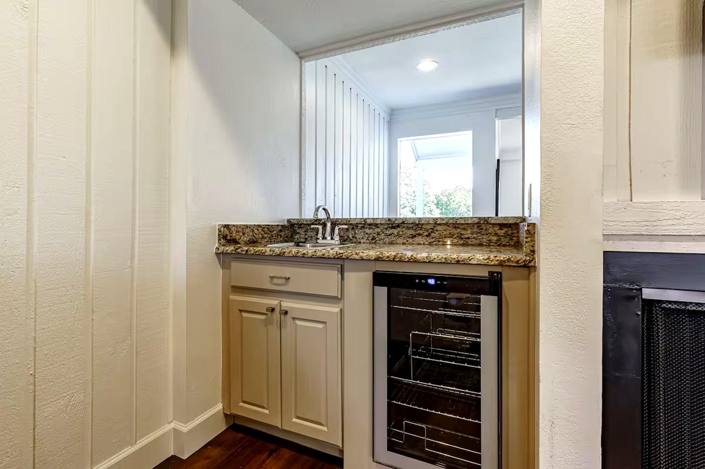 133 World Of Tennis Sq, Lakeway, TX 78738