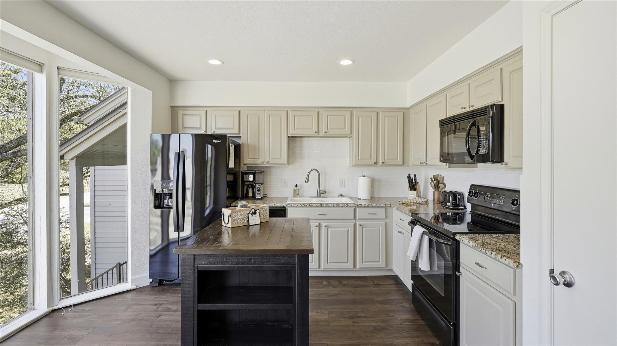 133 World Of Tennis Sq, Lakeway, TX 78738