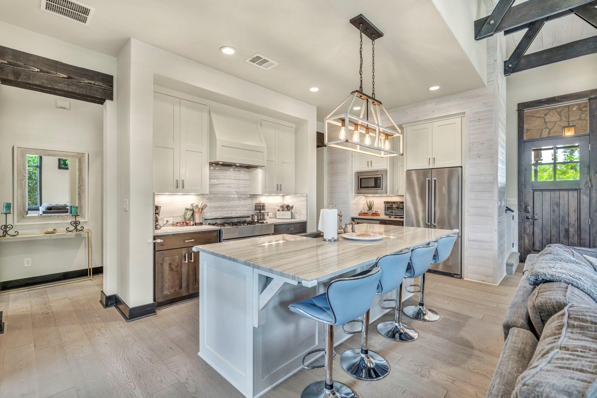 19404 Bold Venture Dr # 17, Spicewood, TX 78669