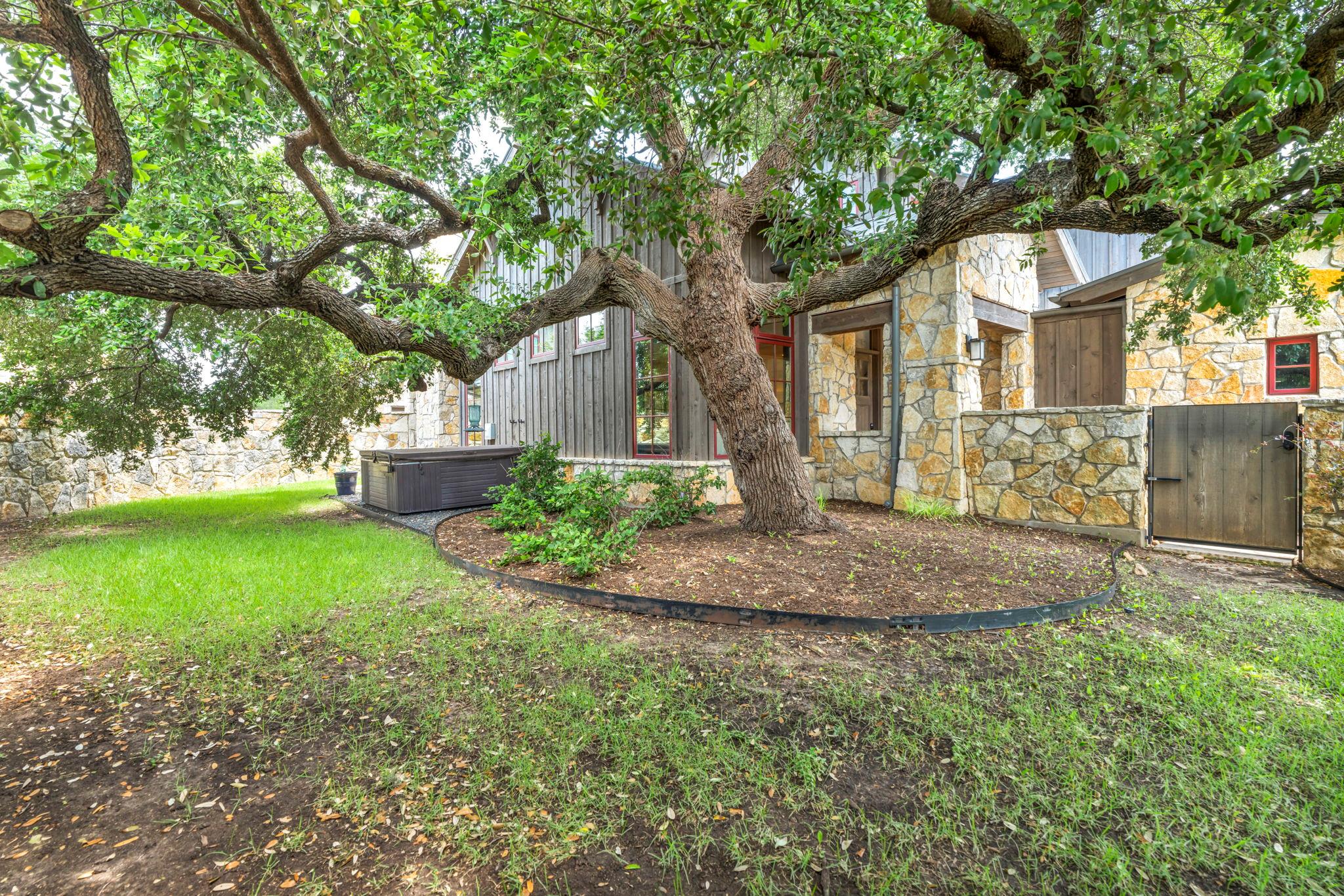 19404 Bold Venture Dr # 17, Spicewood, TX 78669