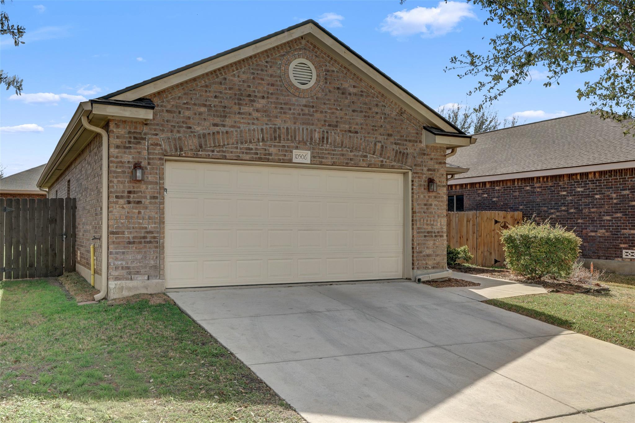 10506 Corvey Ln, Helotes, TX 78023