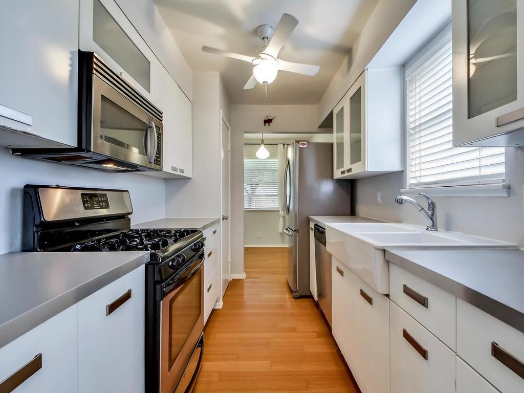 8208 Stillwood Ln, Austin, TX 78757